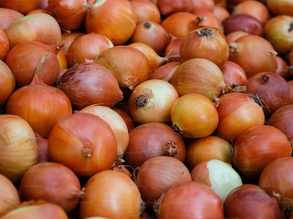 a pile of onions sitting next to each other