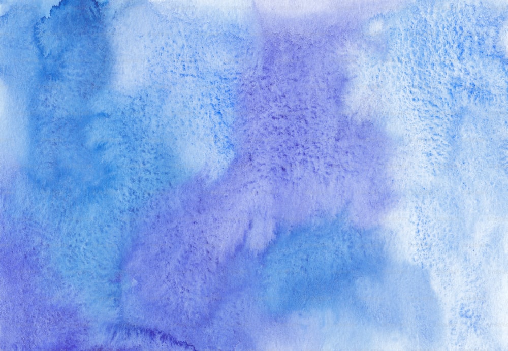 Un dipinto di colori blu e viola su uno sfondo bianco