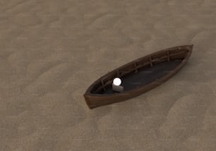 una piccola barca seduta sulla cima di una spiaggia sabbiosa