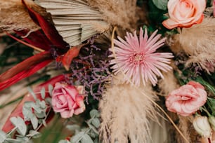 a close up of a bunch of flowers and feathers