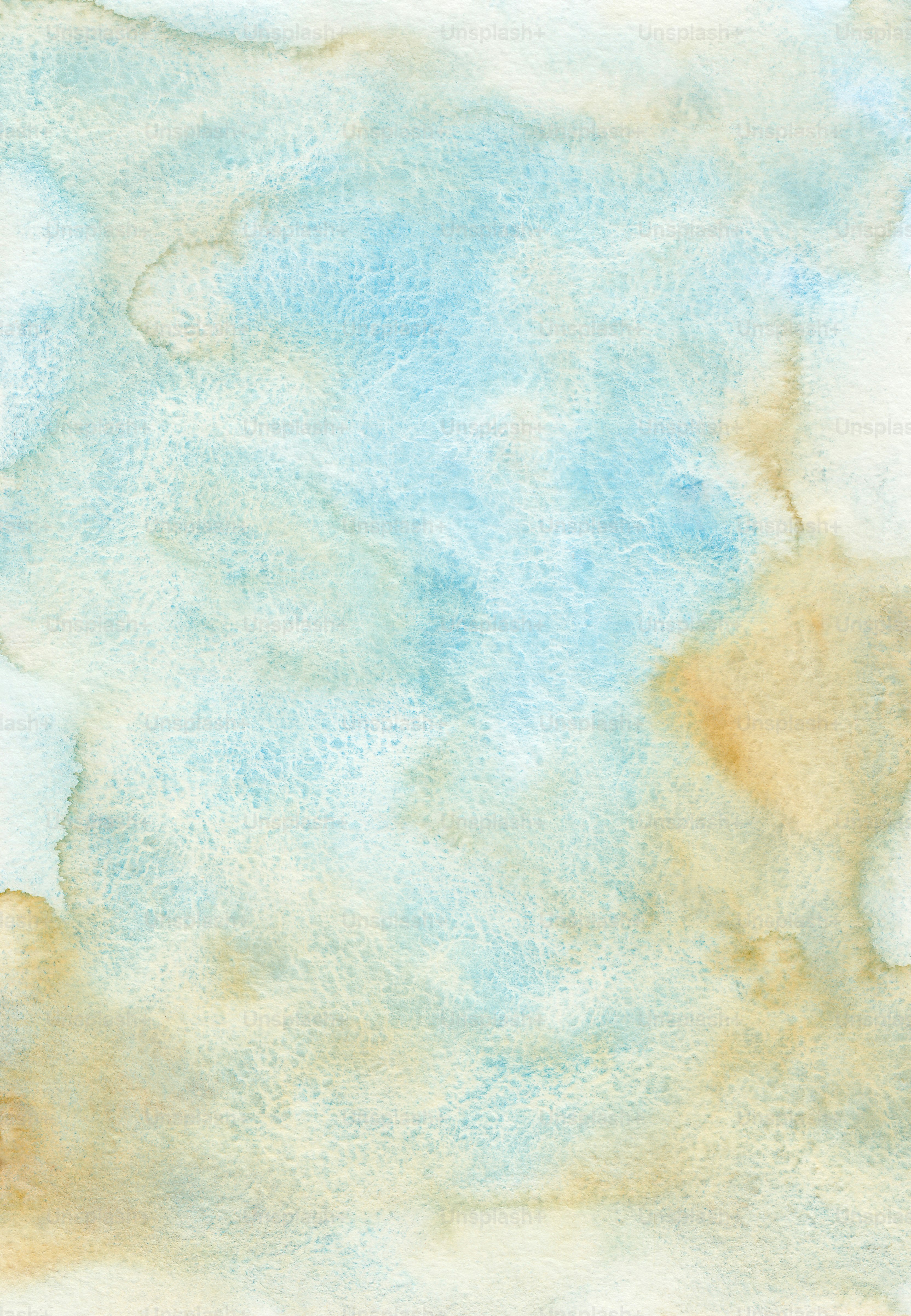 Un dipinto ad acquerello di un cielo blu e nuvole marroni