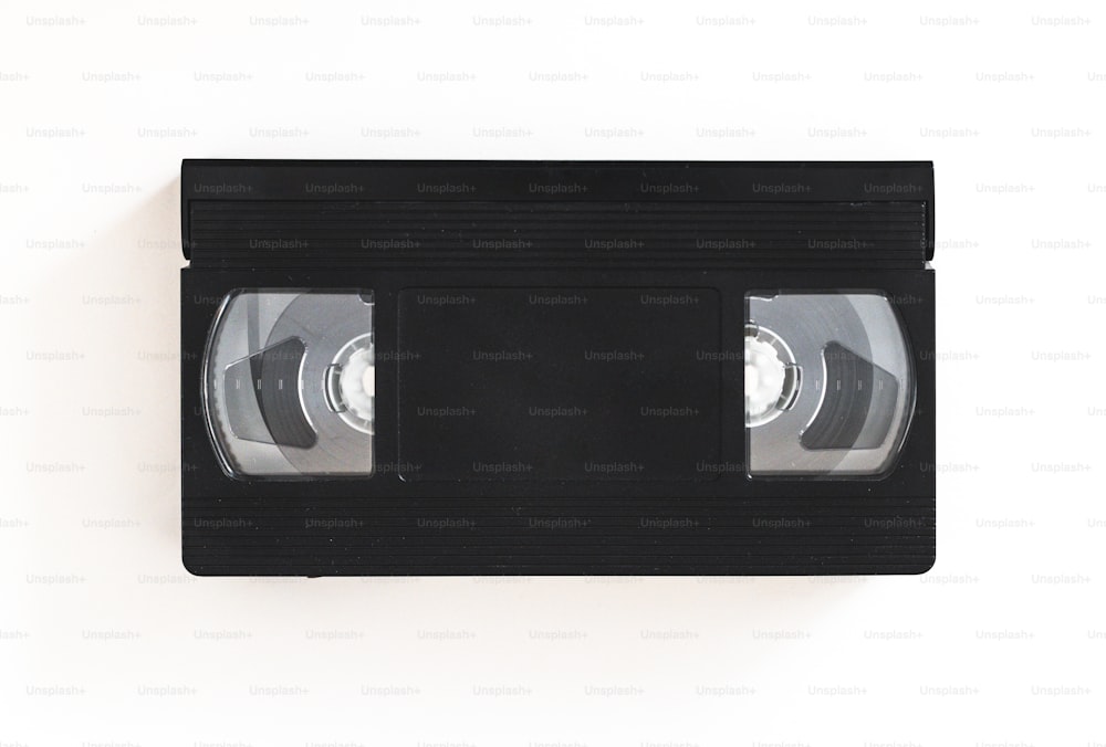 Cassette Magnétoscope Vhs Noire Sur Fond Jaune. Ancienne