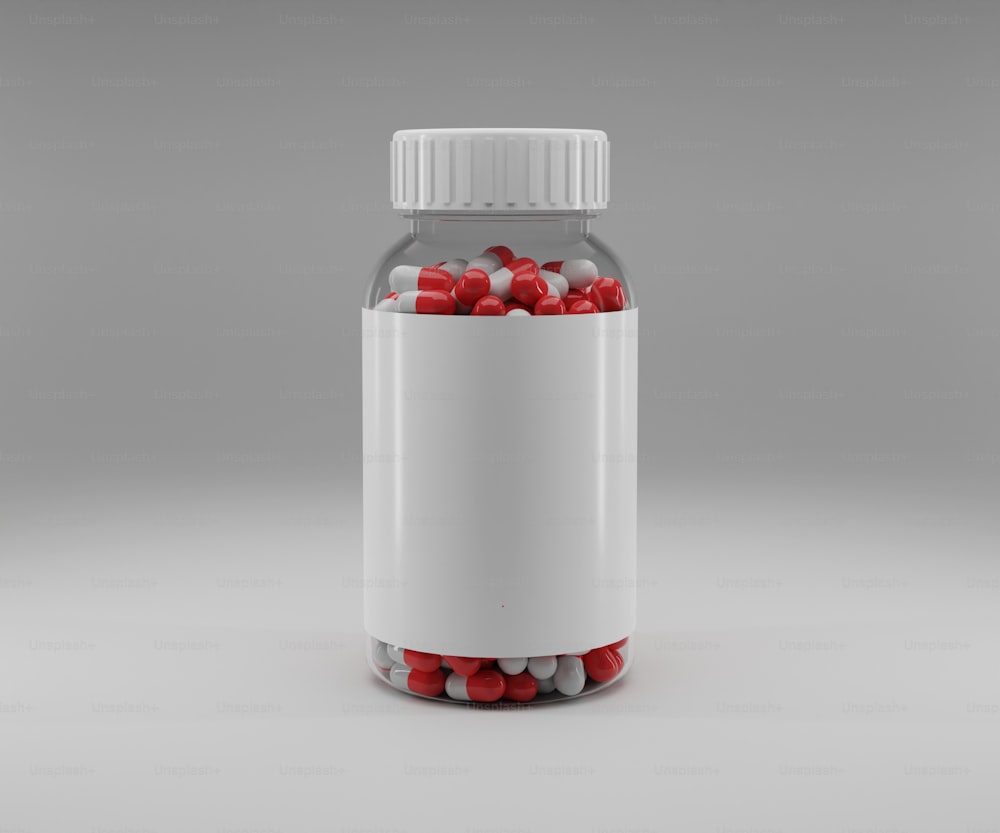 eine Pillenflasche, gefüllt mit roten und weißen Pillen