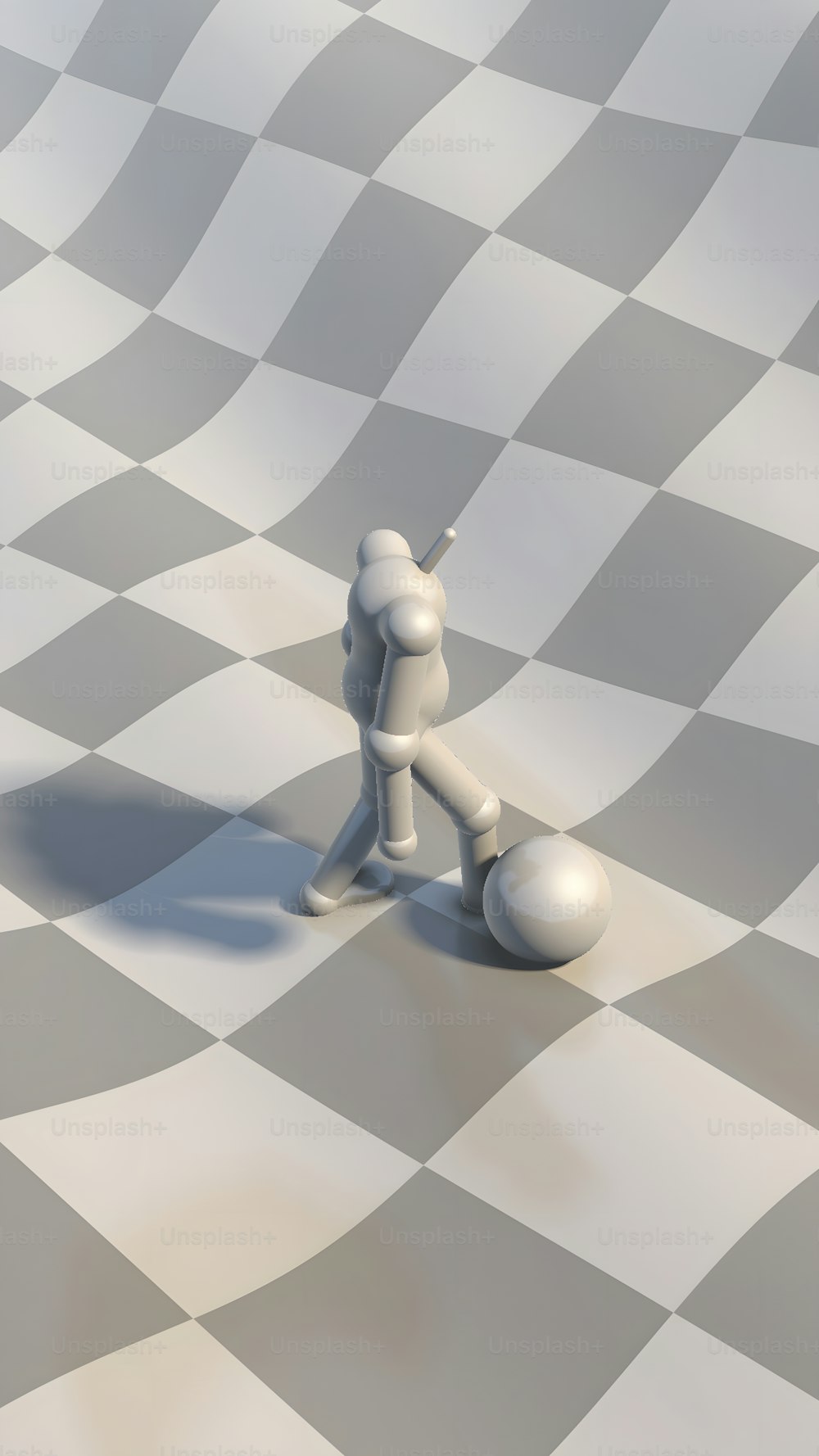 Una persona parada encima de un tablero de ajedrez