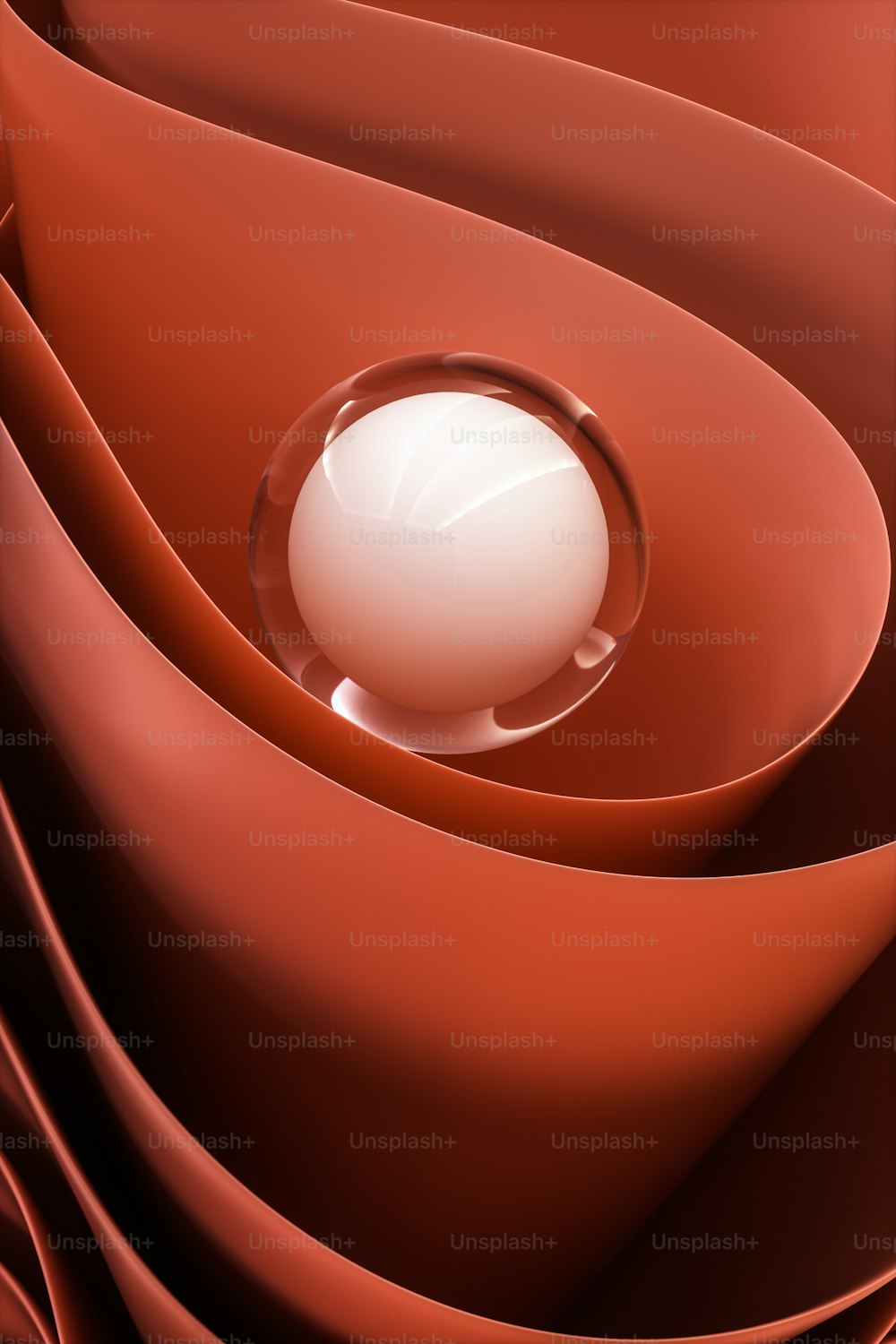 una palla bianca seduta sopra un oggetto rosso