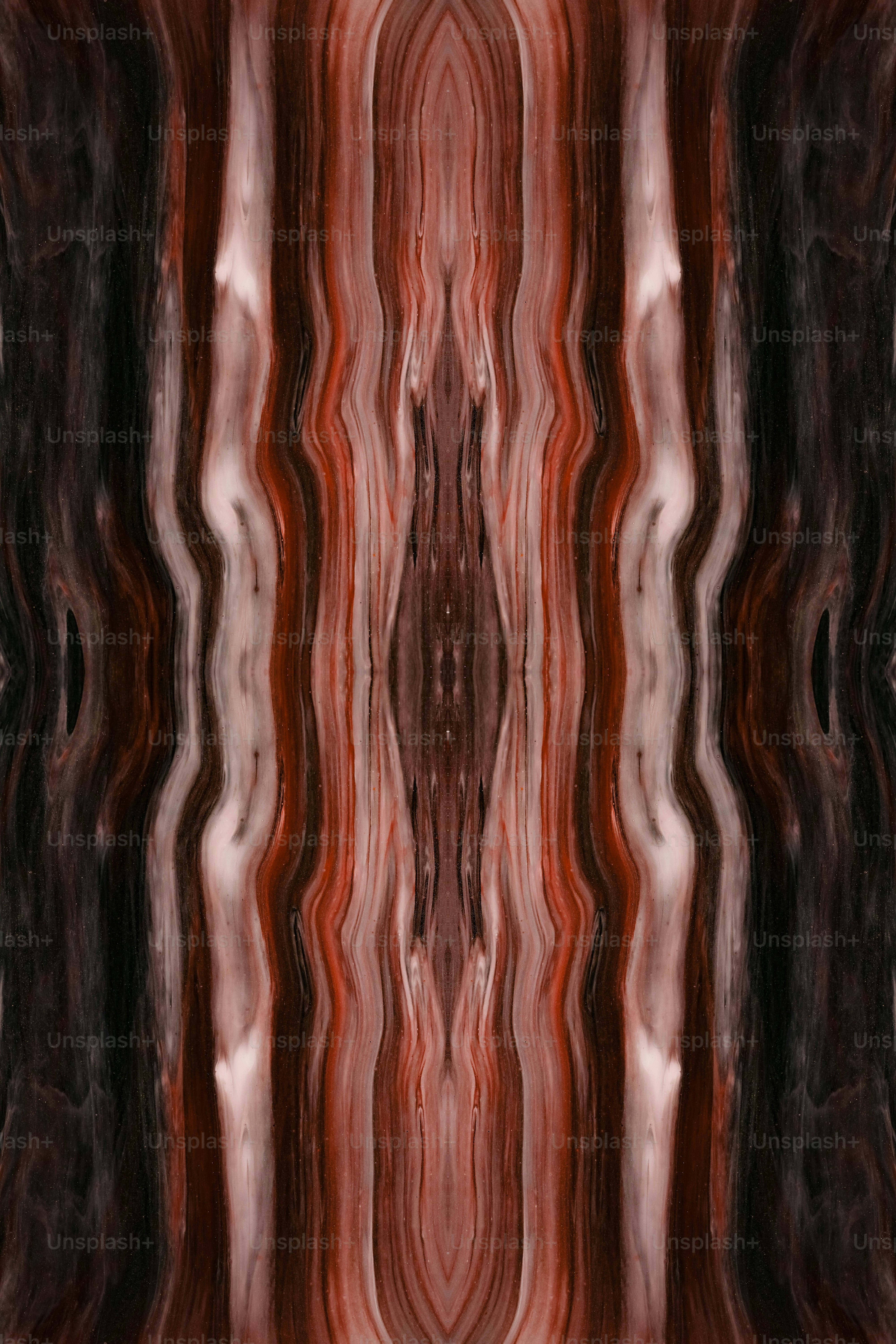 Una imagen abstracta de un patrón rojo y negro