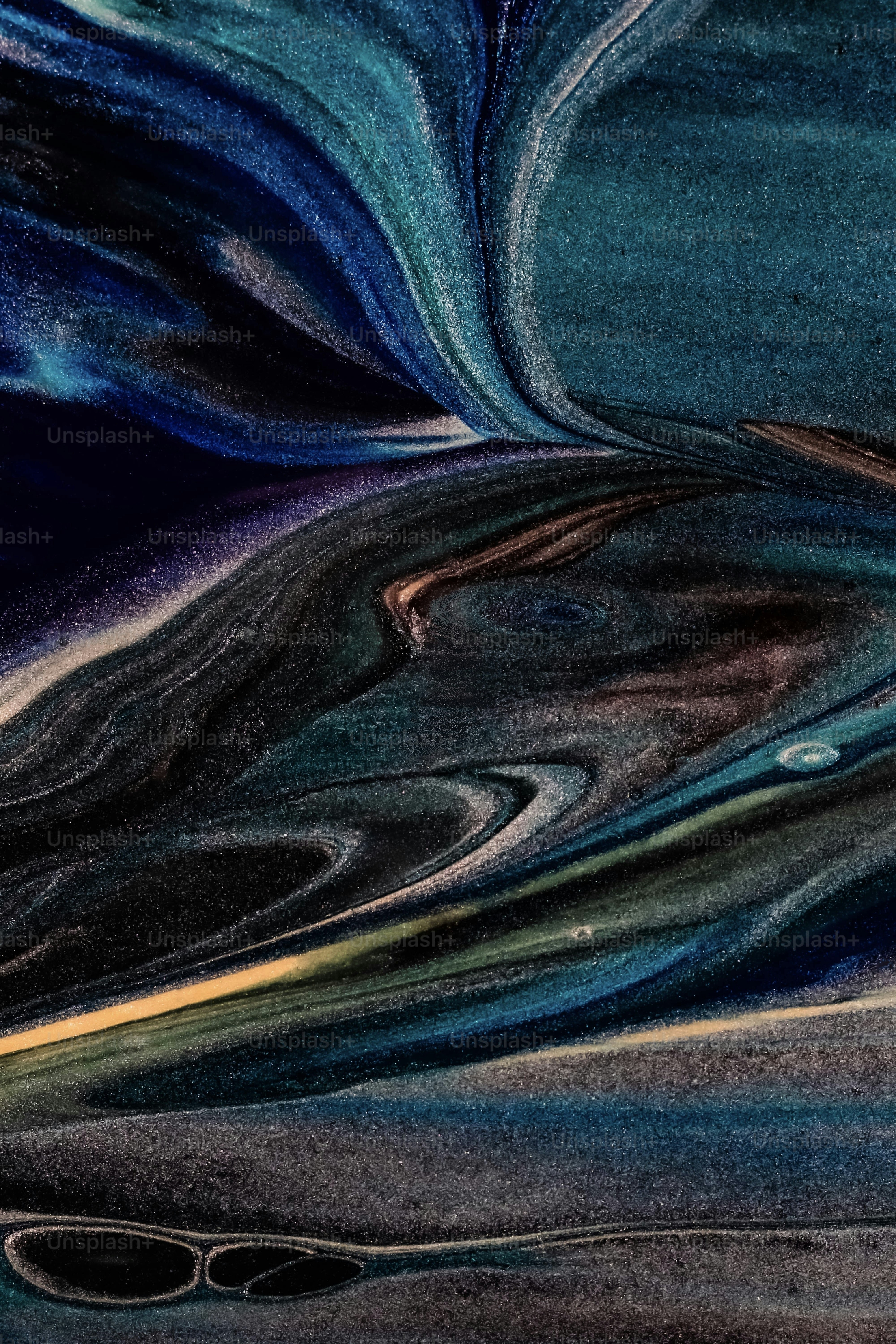 Una pintura abstracta con colores azul, negro y amarillo