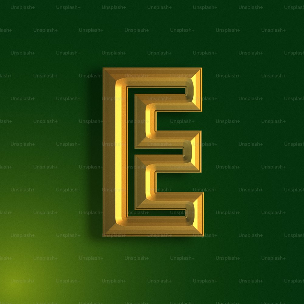 une lettre E dorée sur fond vert