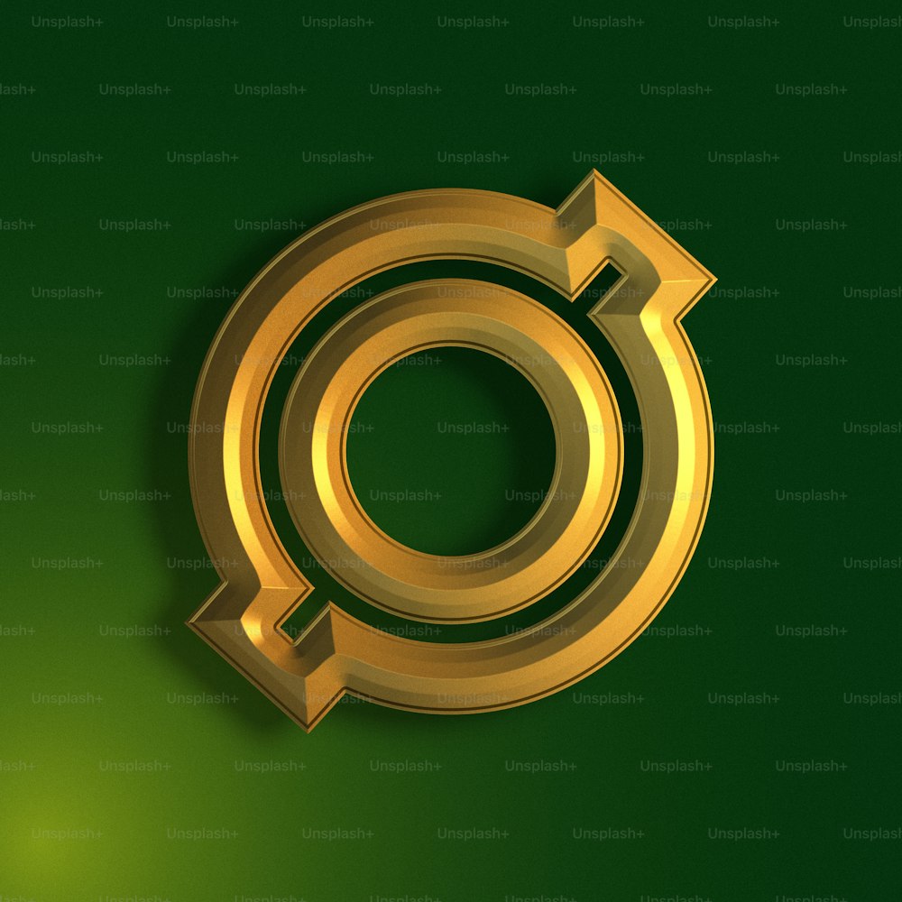 Un círculo dorado con flechas sobre fondo verde