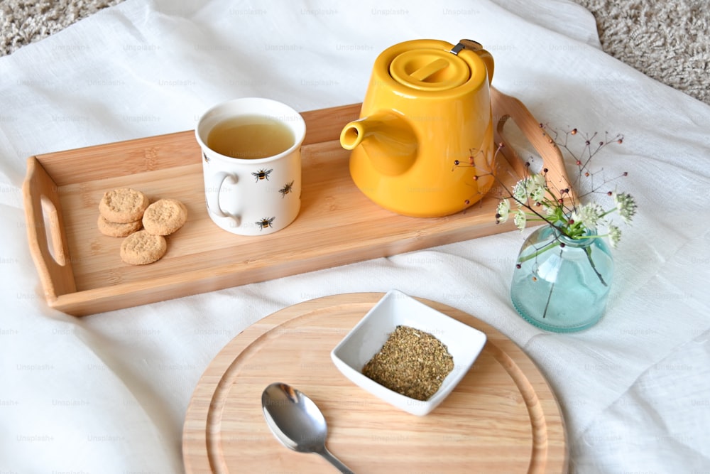 a tray with a cup of tea and a plate with cookies on it