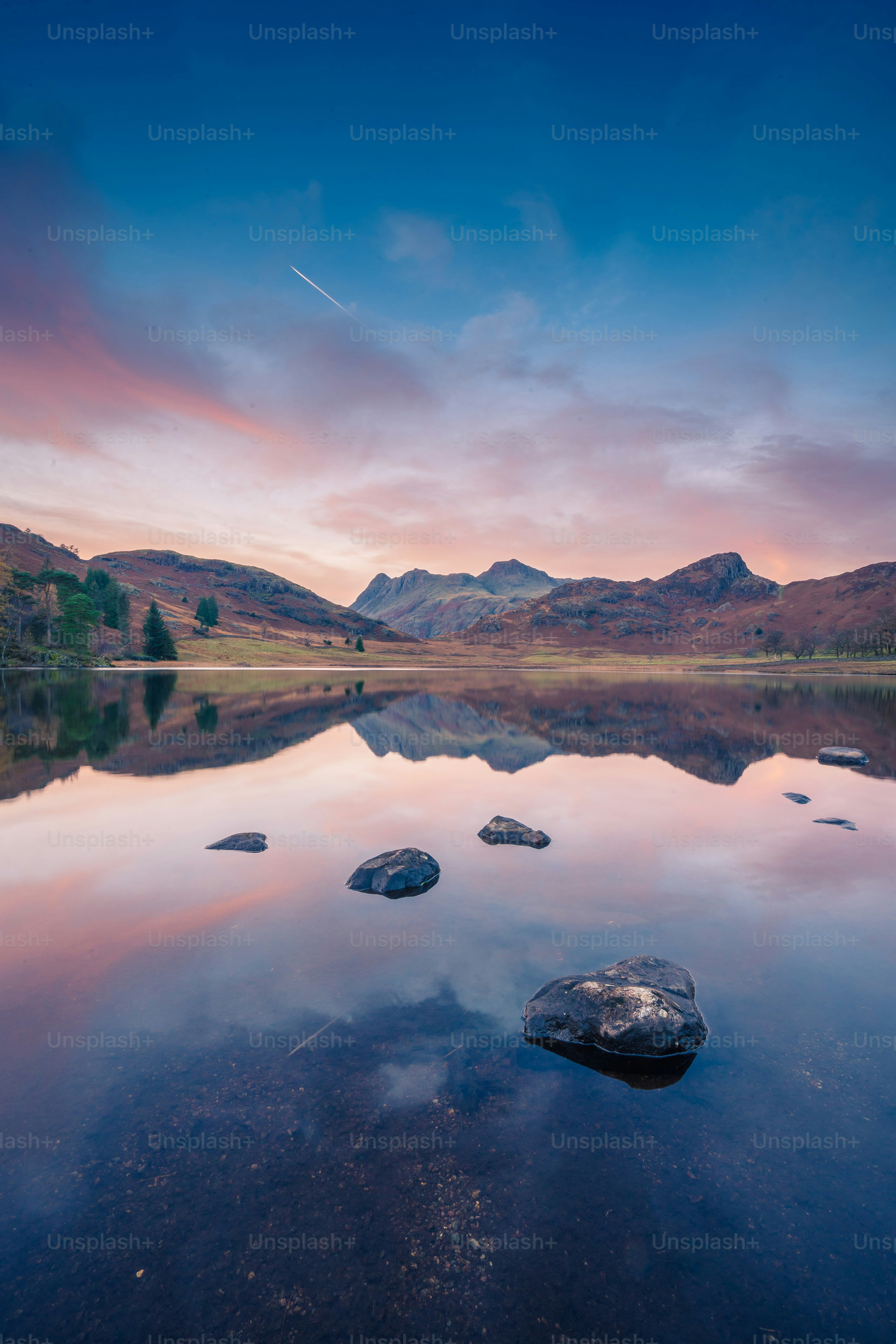 a lake that has some rocks in it