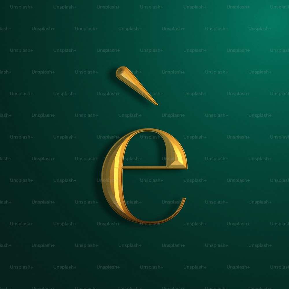 緑の背景に金色の文字 E
