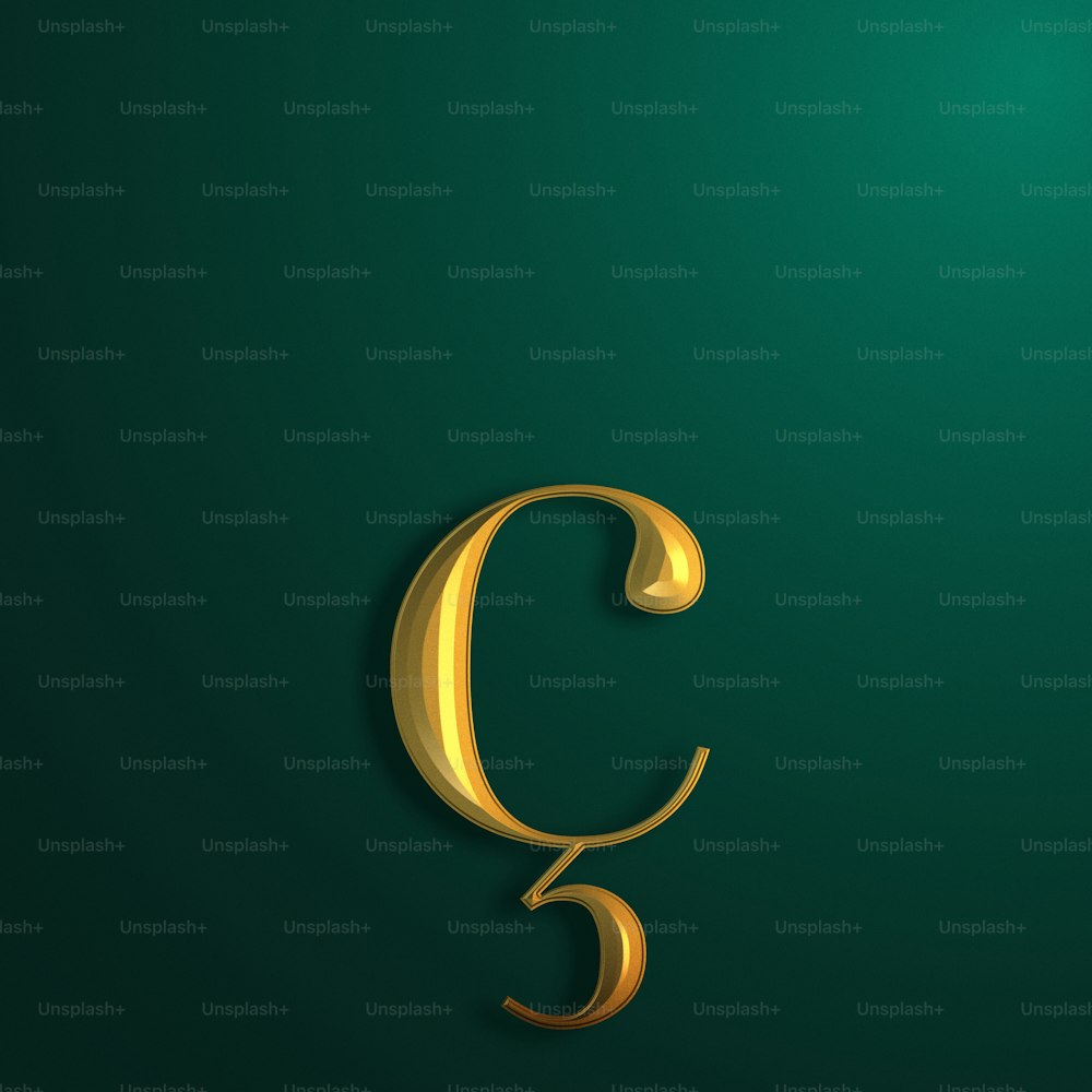 uma letra c dourada em um fundo verde