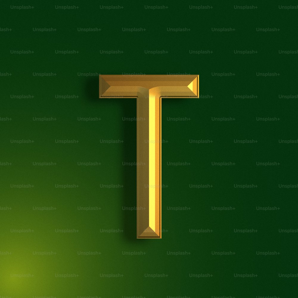 緑の背景に金色の文字 T
