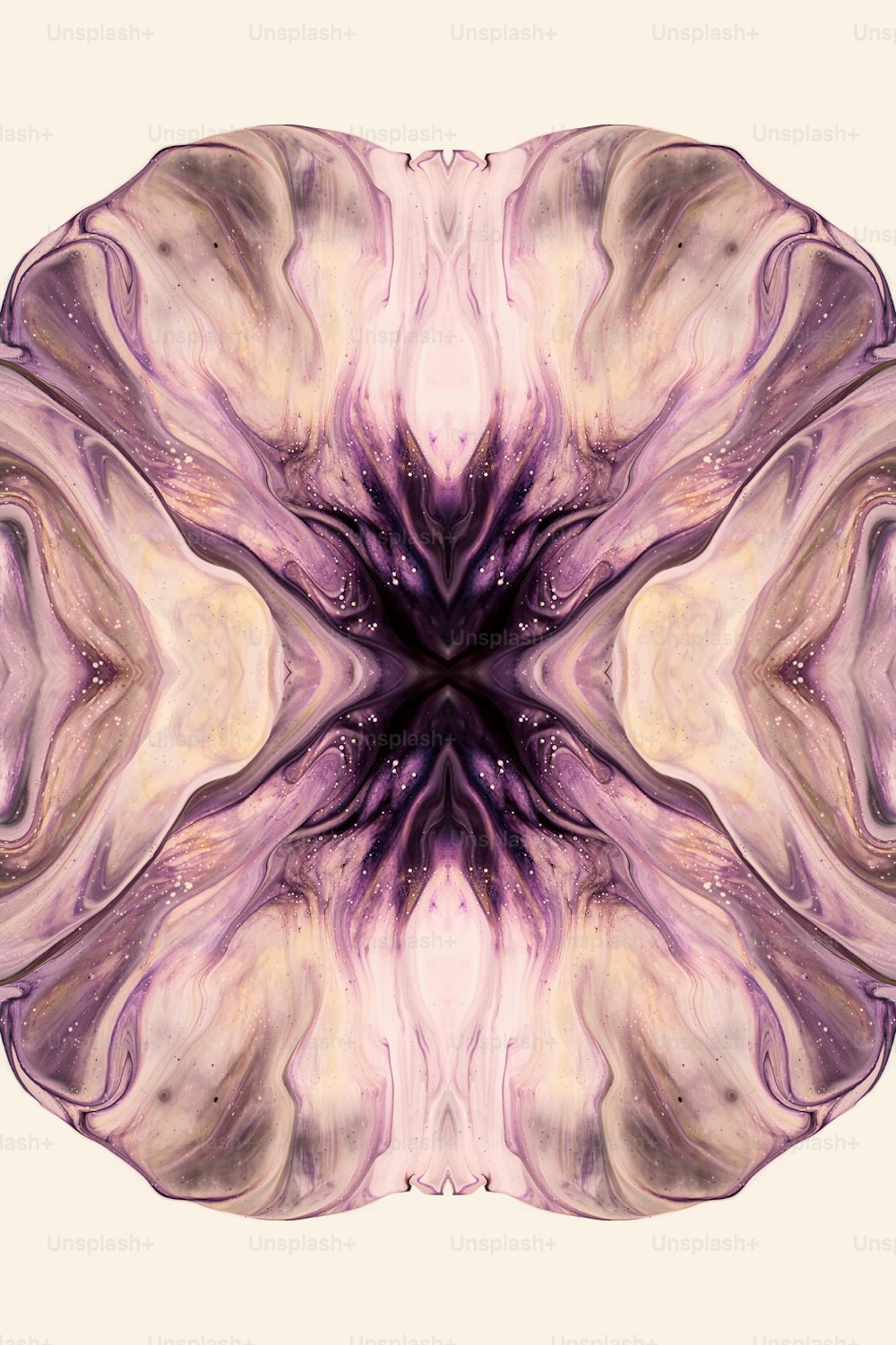 Una imagen abstracta de una flor púrpura con un fondo blanco