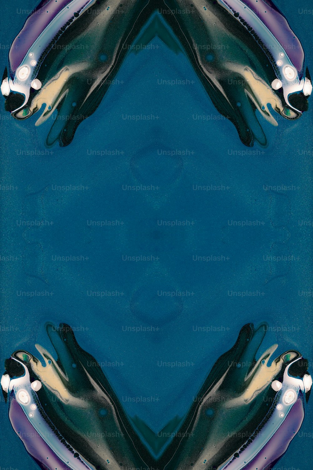 uma imagem de um fundo azul com uma imagem de um peixe