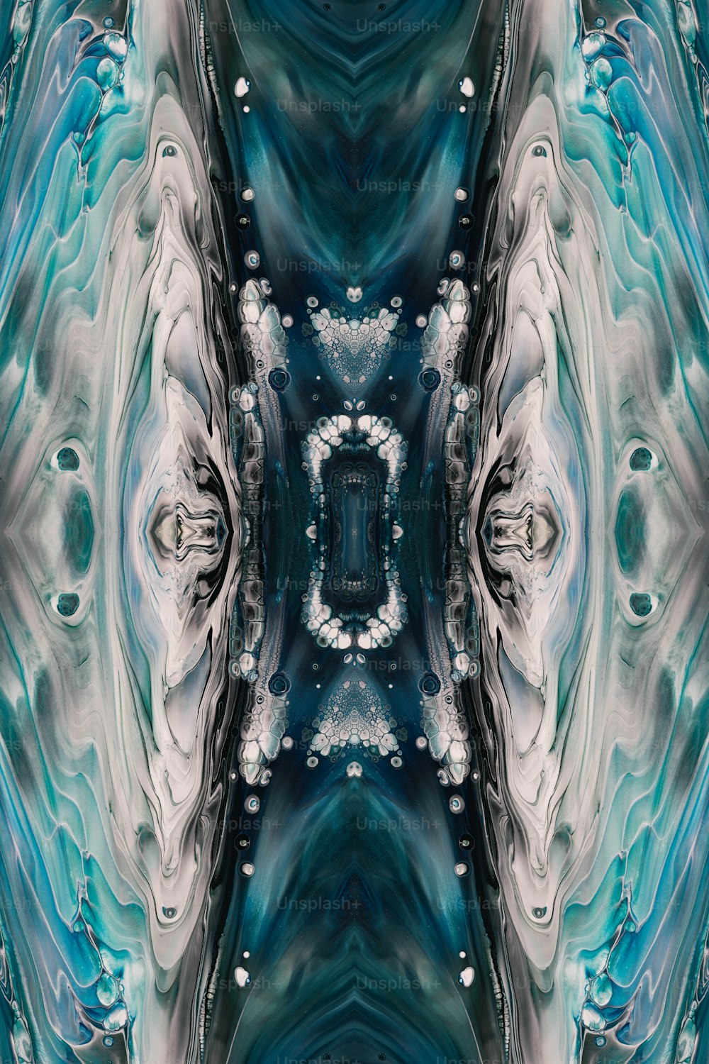 Ein abstraktes Bild eines blau-weißen Musters
