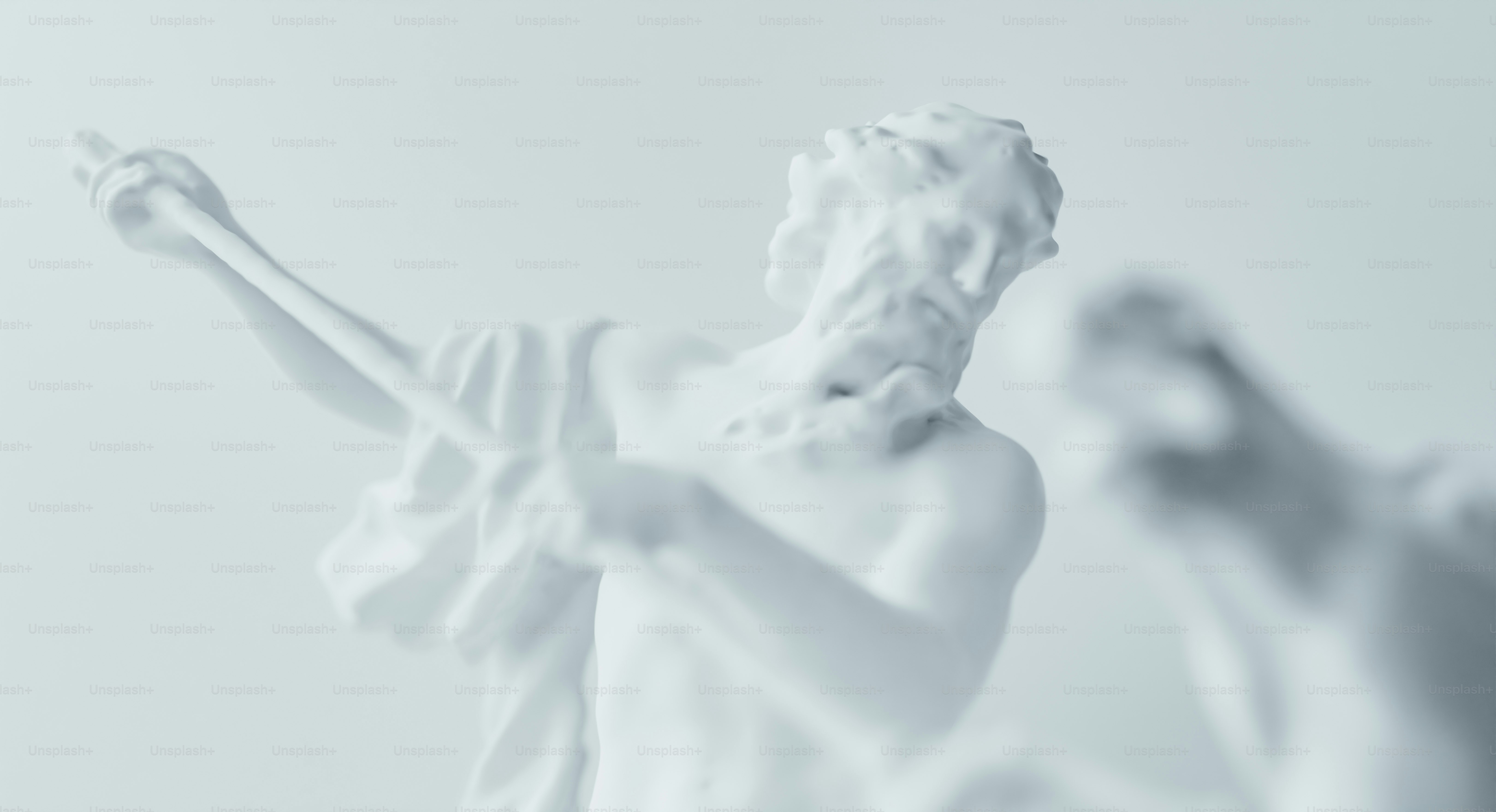 eine Statue eines Mannes, der einen Tennisschläger hält