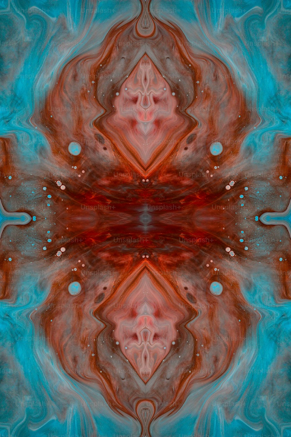 Une image d’un design abstrait rouge et bleu