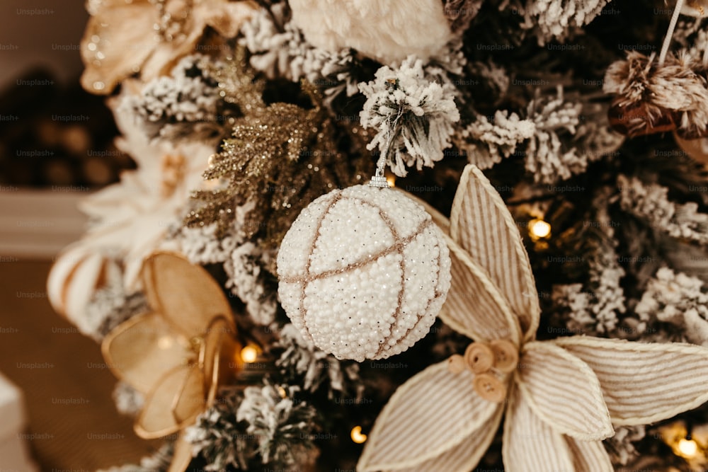 a close up of a decorated christmas tree