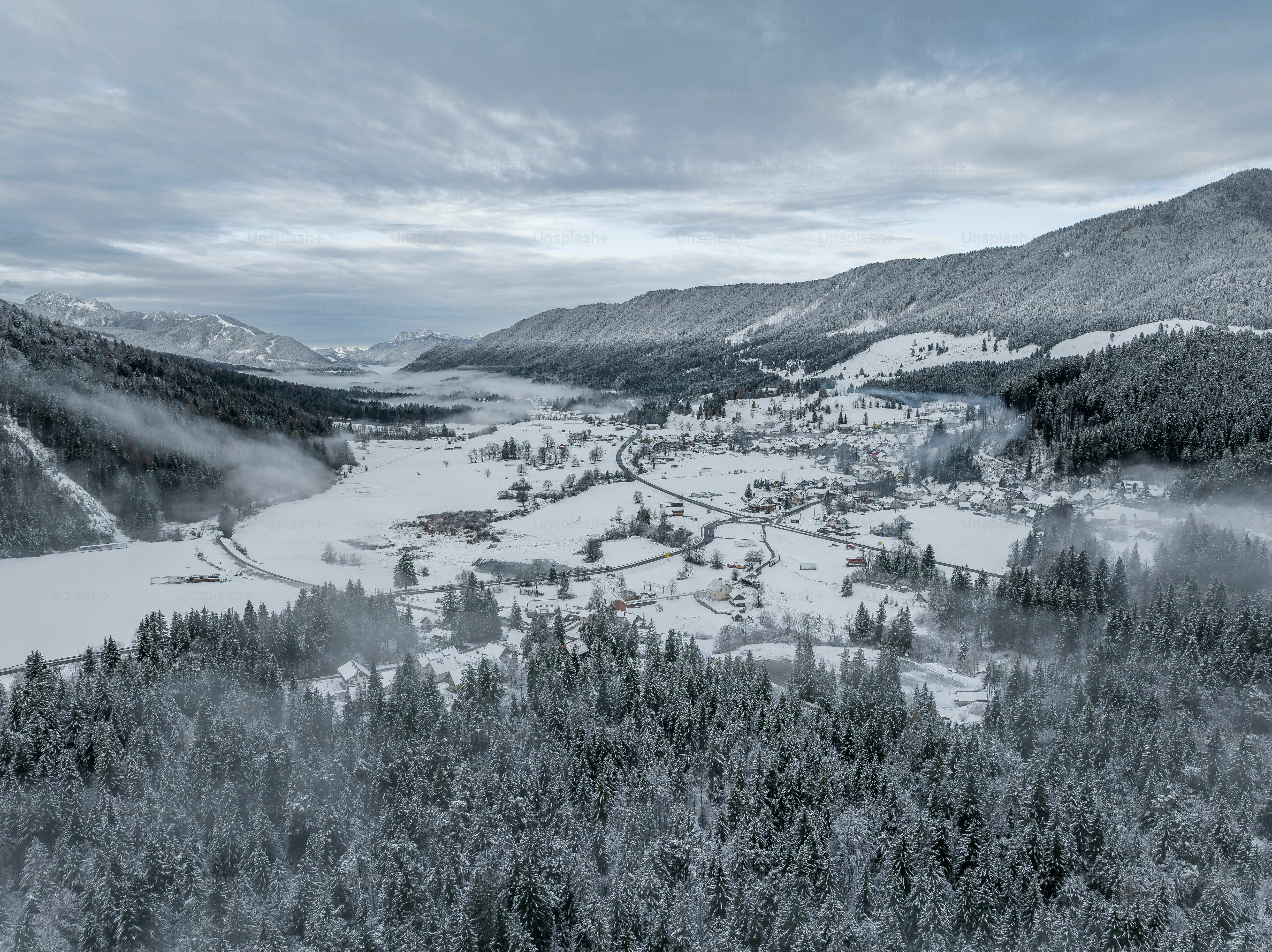 An aerial view of a snowy mountain town photo – Mountains Image on Unsplash