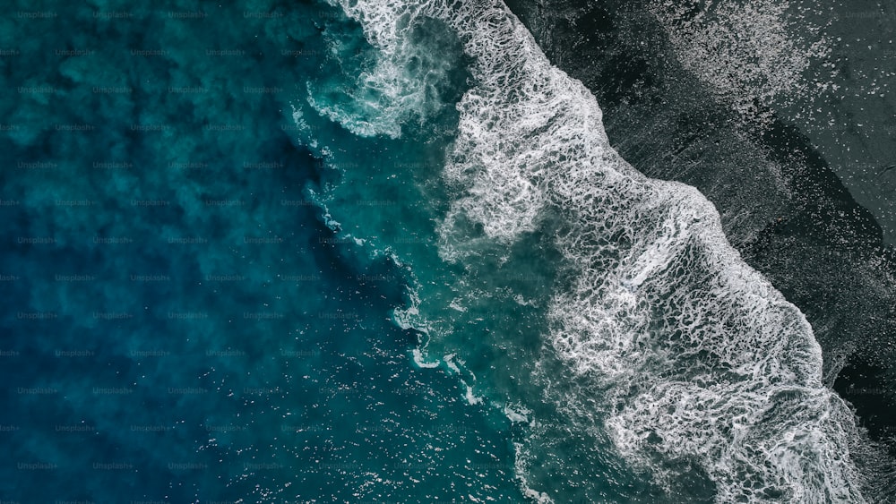An aerial view of a body of water photo – Atlantic ocean Image on Unsplash