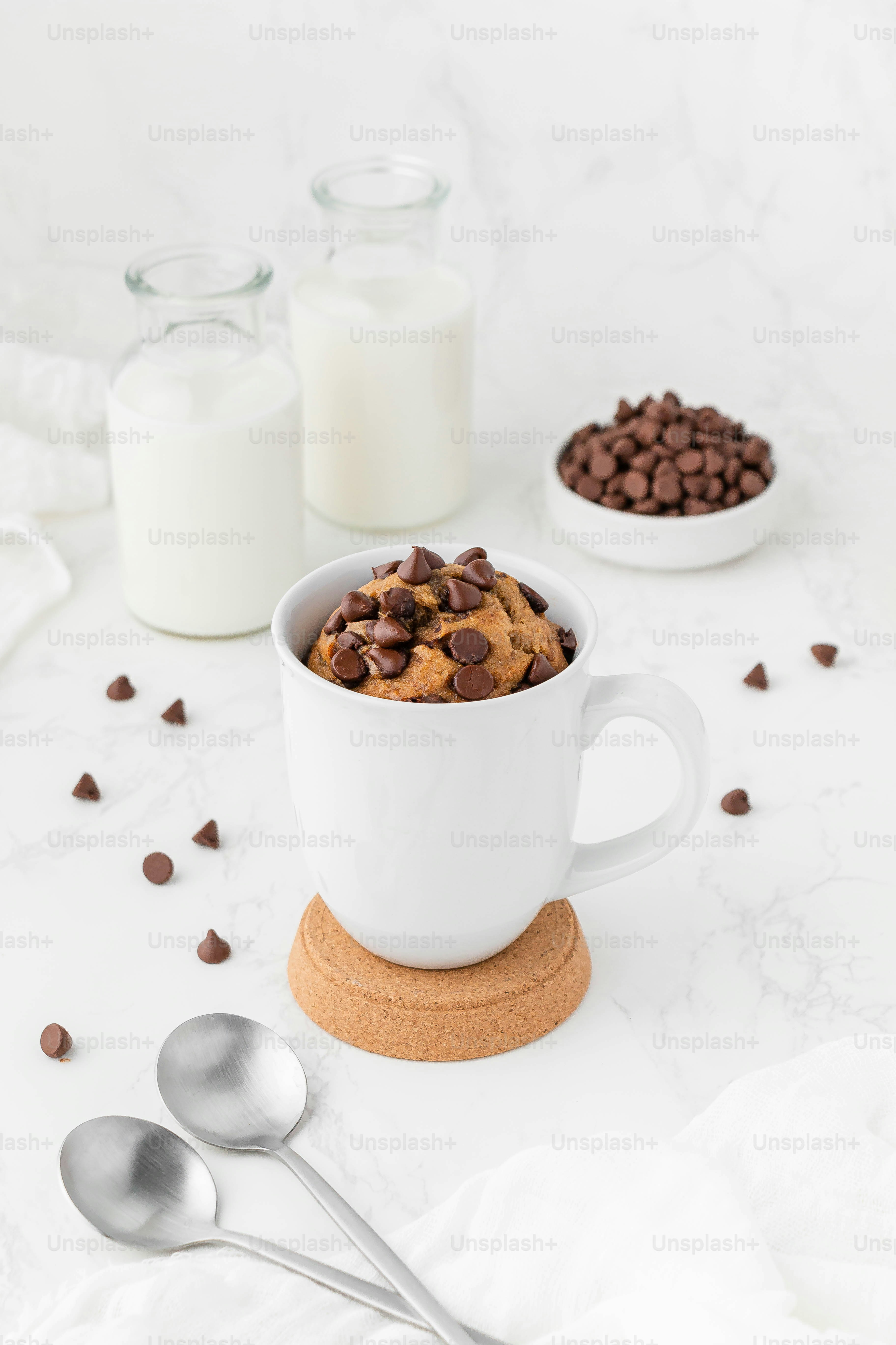 eine Tasse Kaffee und Milch