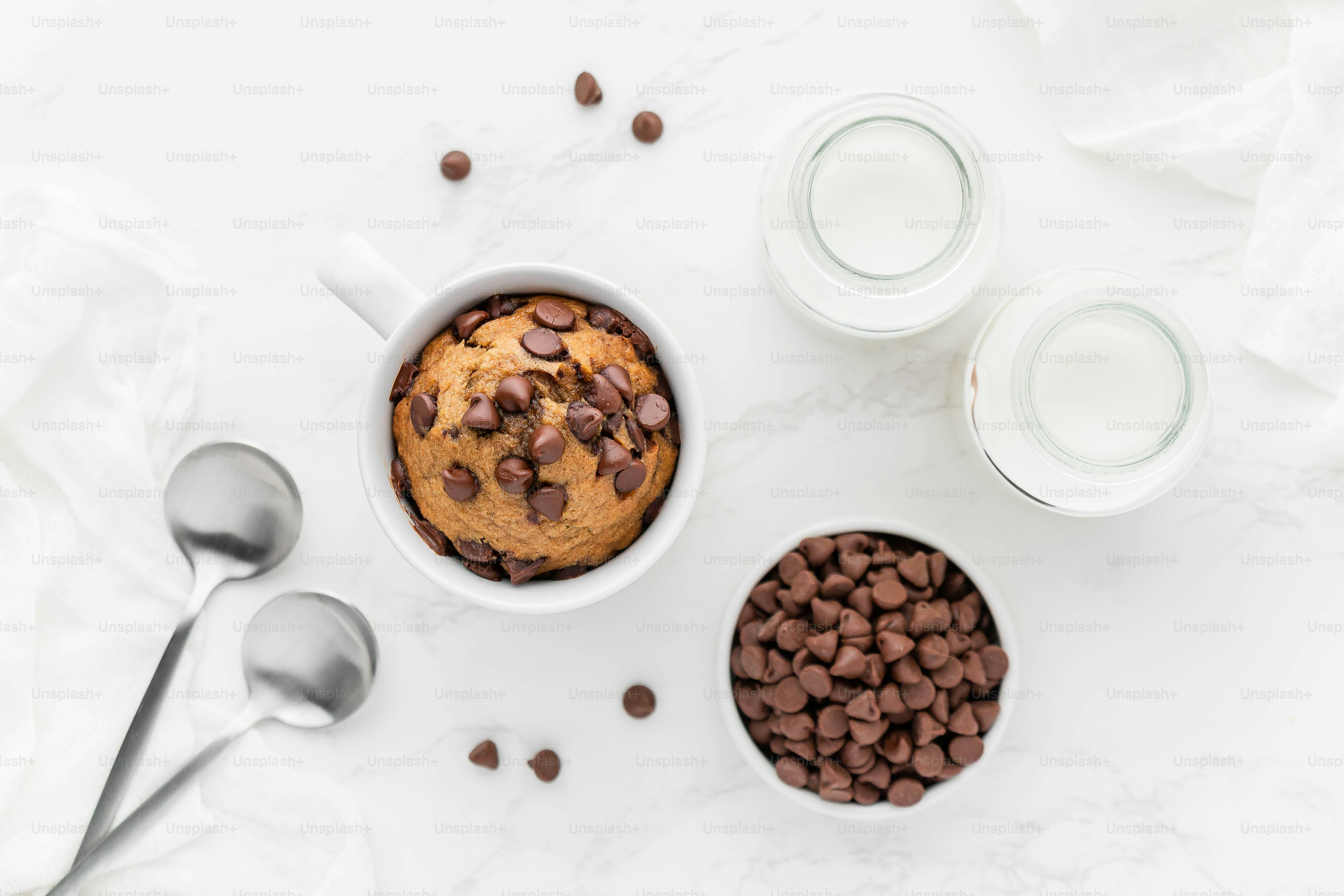 eine Schüssel Müsli mit Milch und Milch