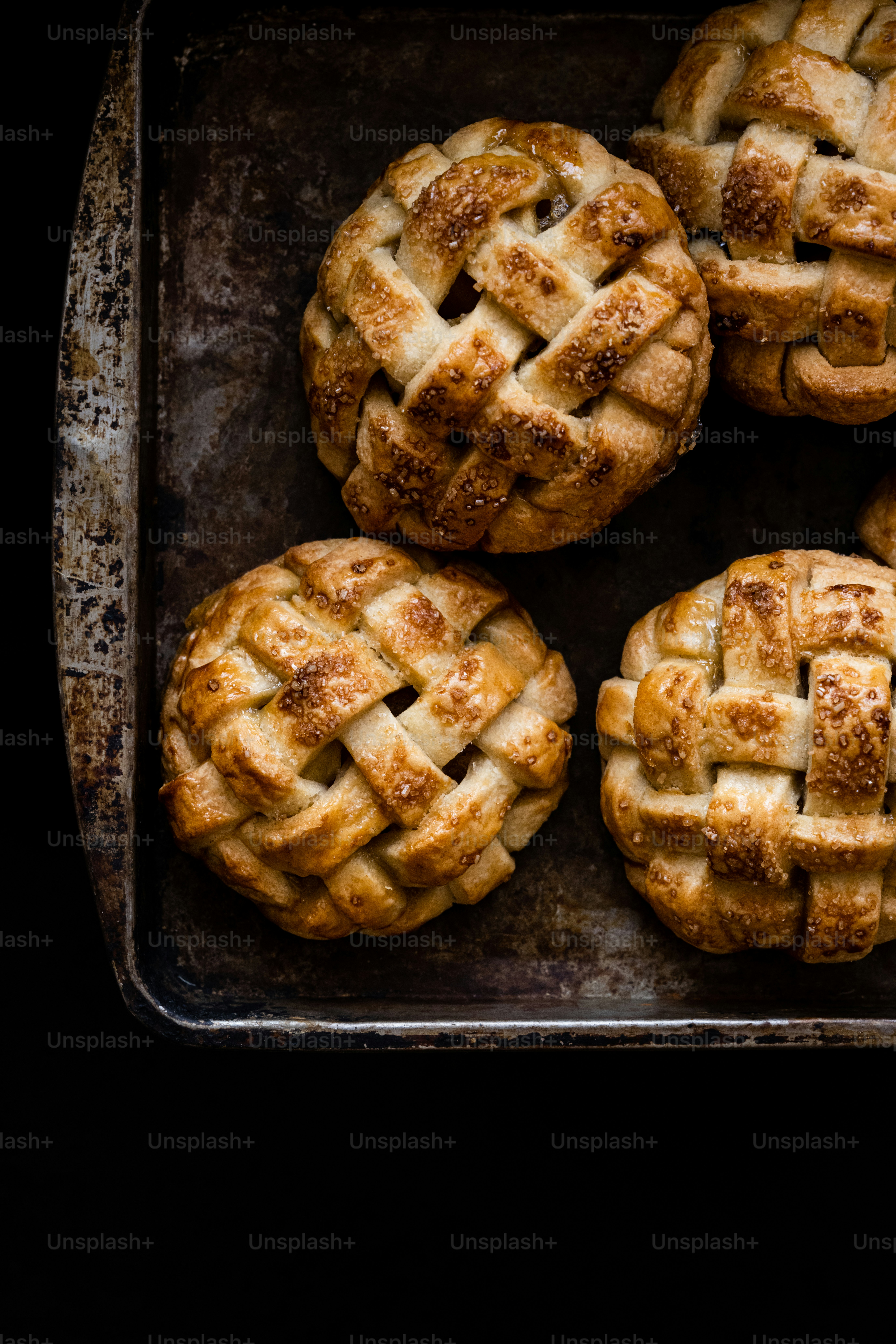 ein Tablett mit Keksen