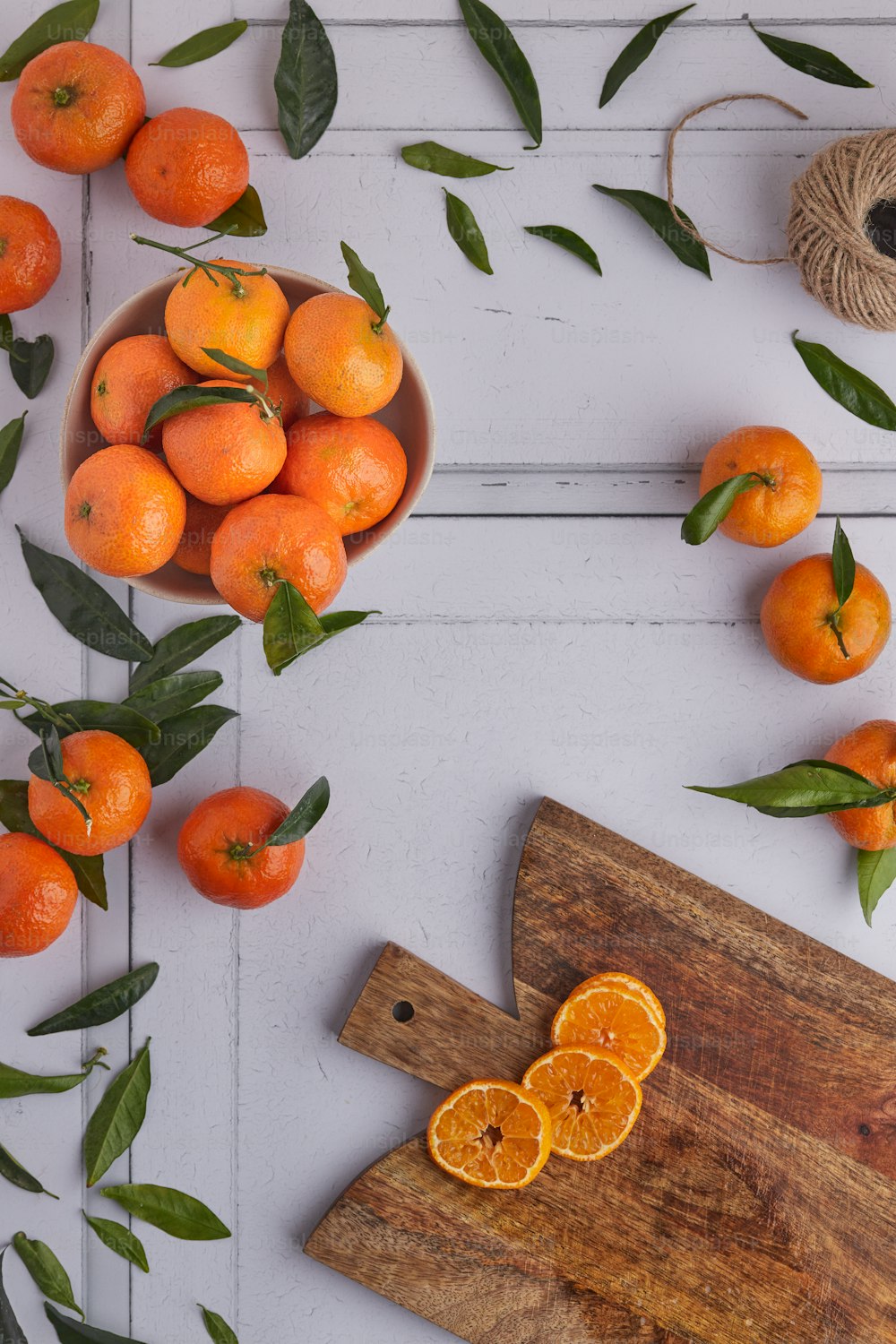 a group of oranges on a cutting board