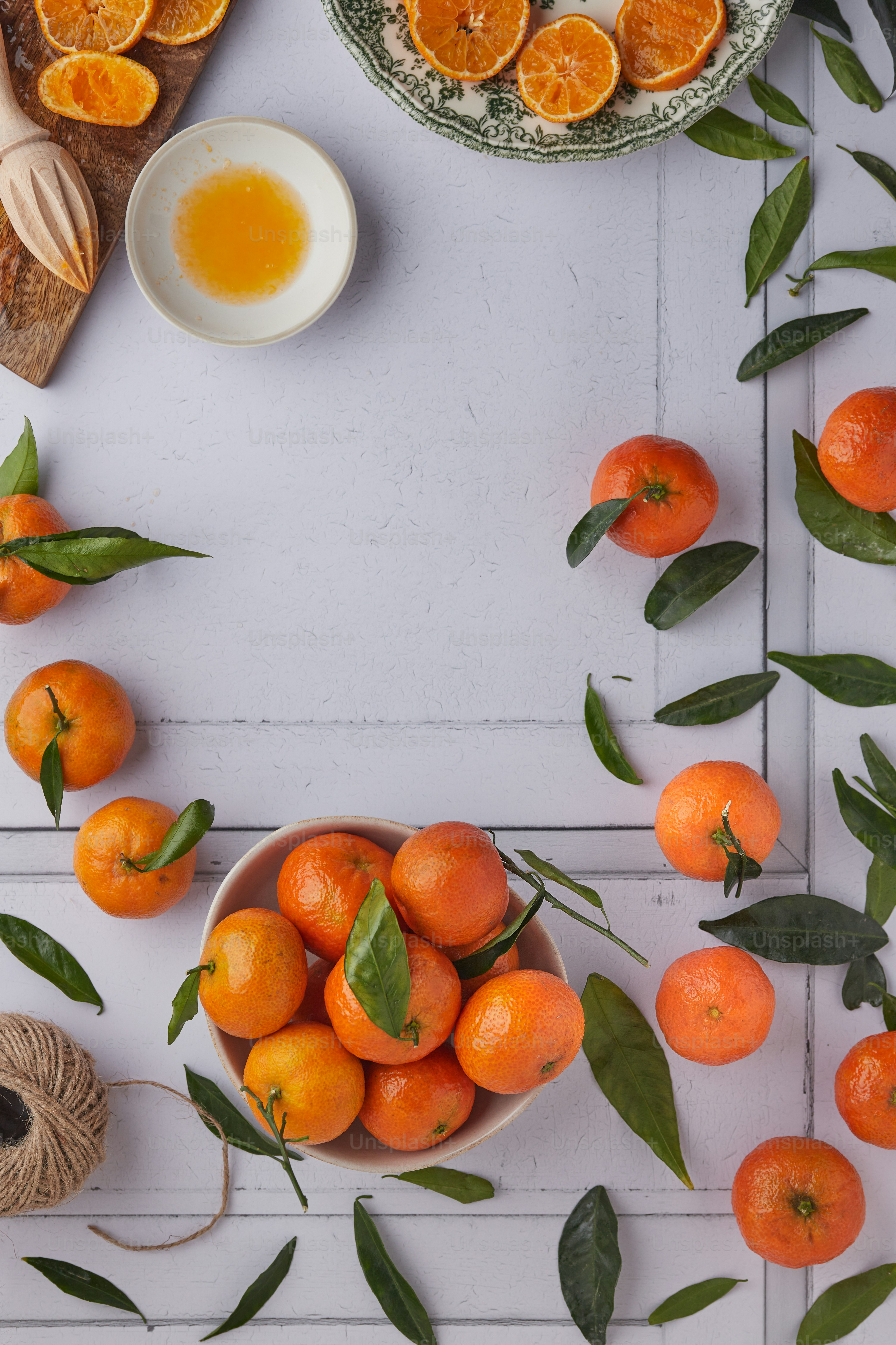 a plate of oranges and a bowl of oranges