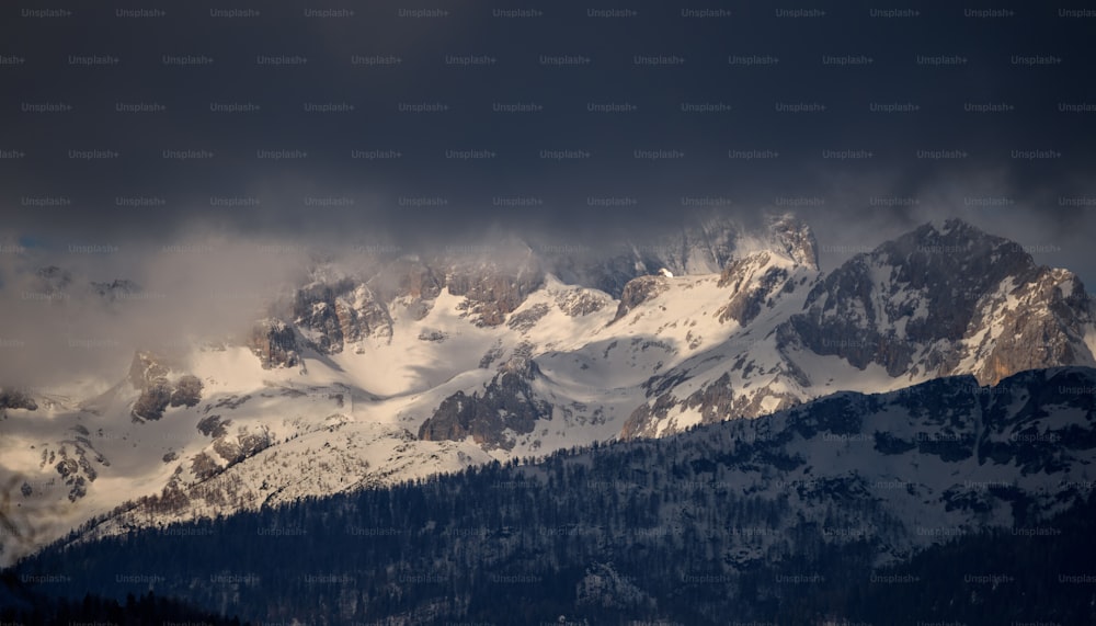 a snowy mountain range