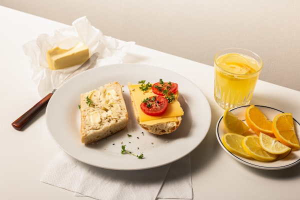 Бутерброд с сыром и овощами