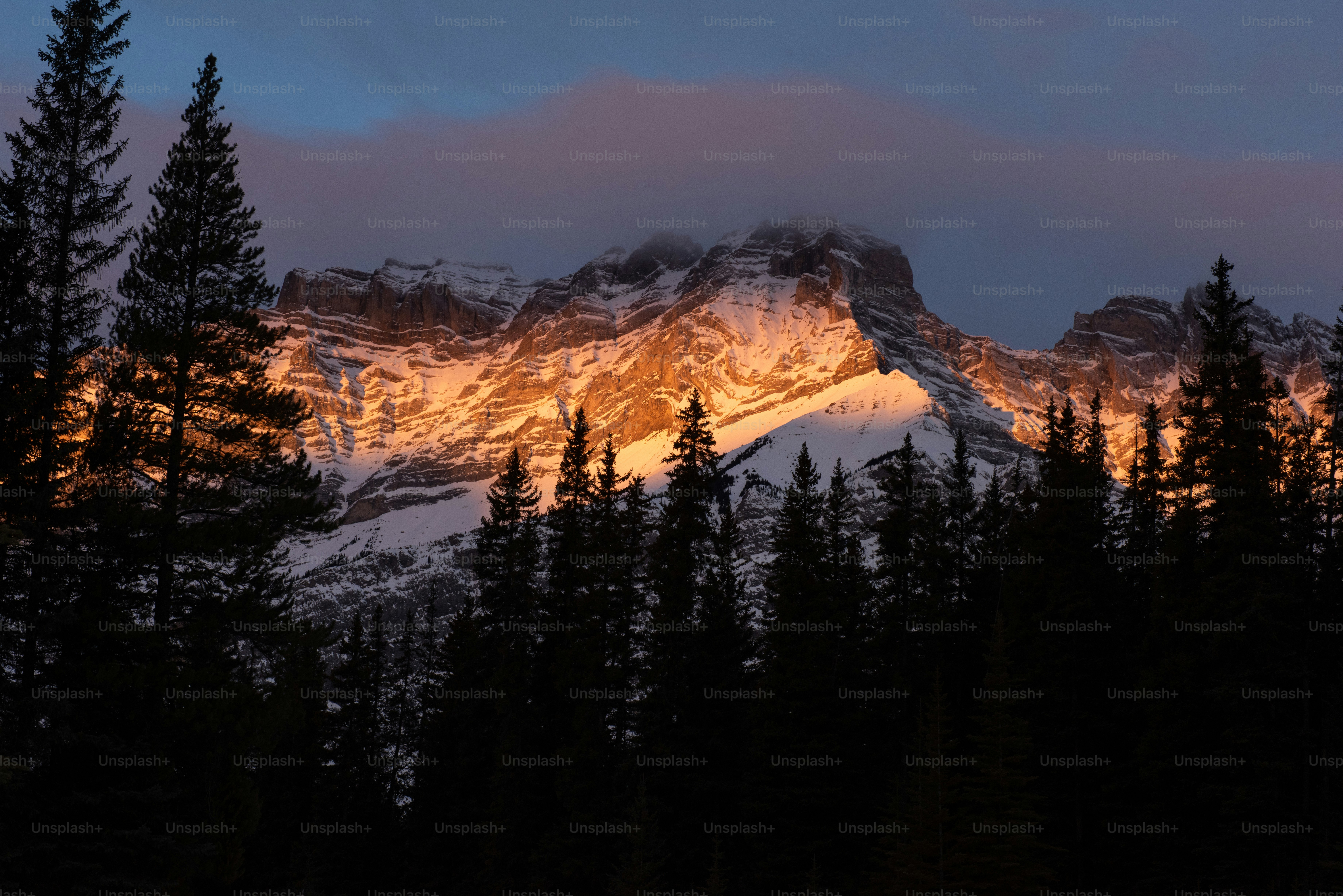 a snowy mountain range