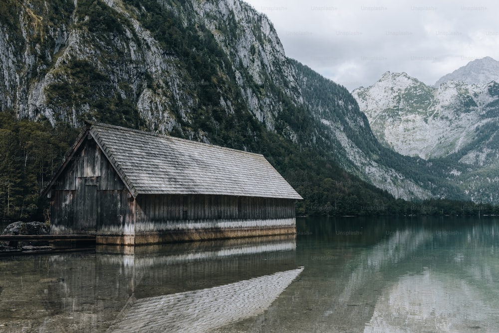 a wooden building on a lake