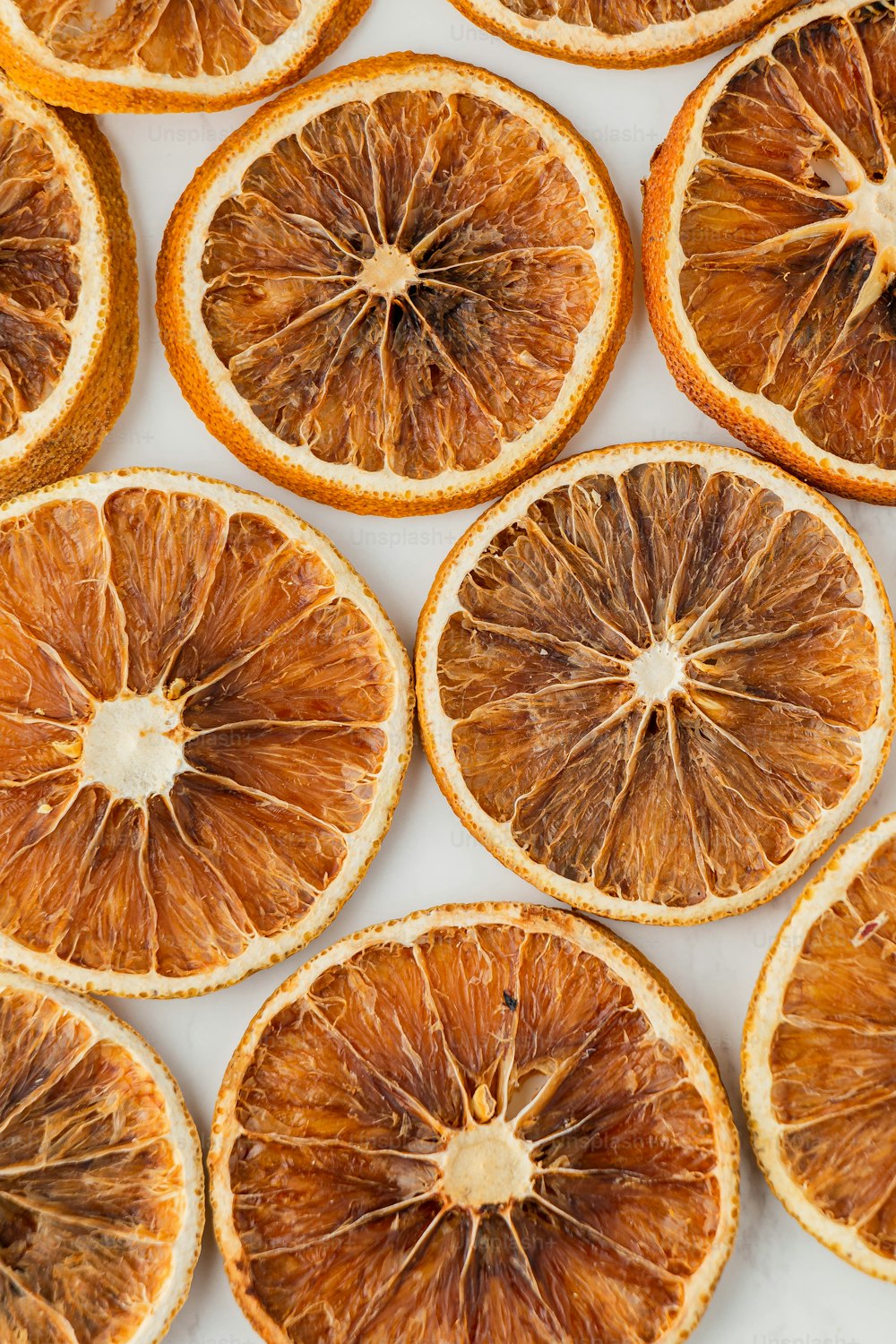 Eine Gruppe Orangen