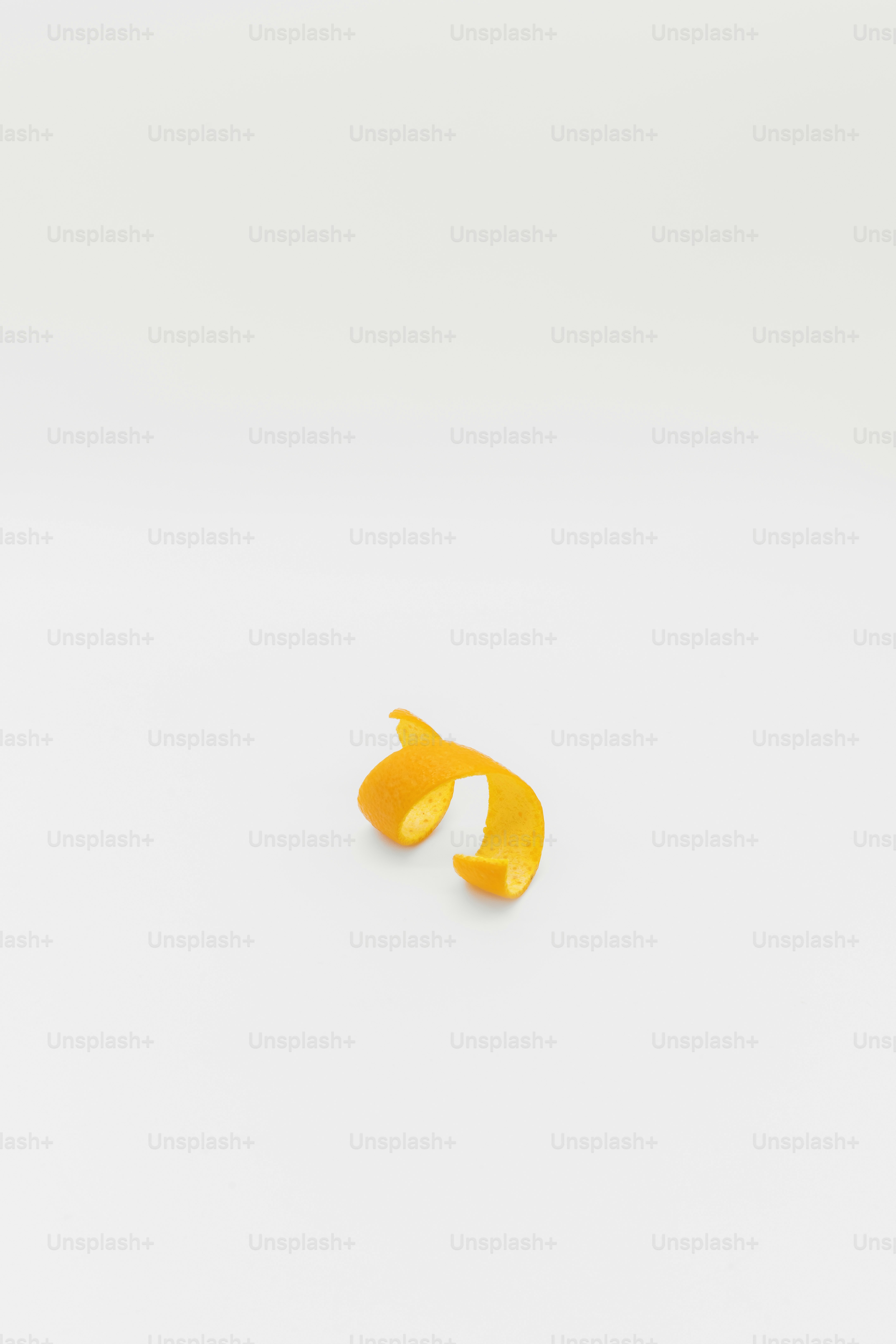 노란색과 흰색 가방