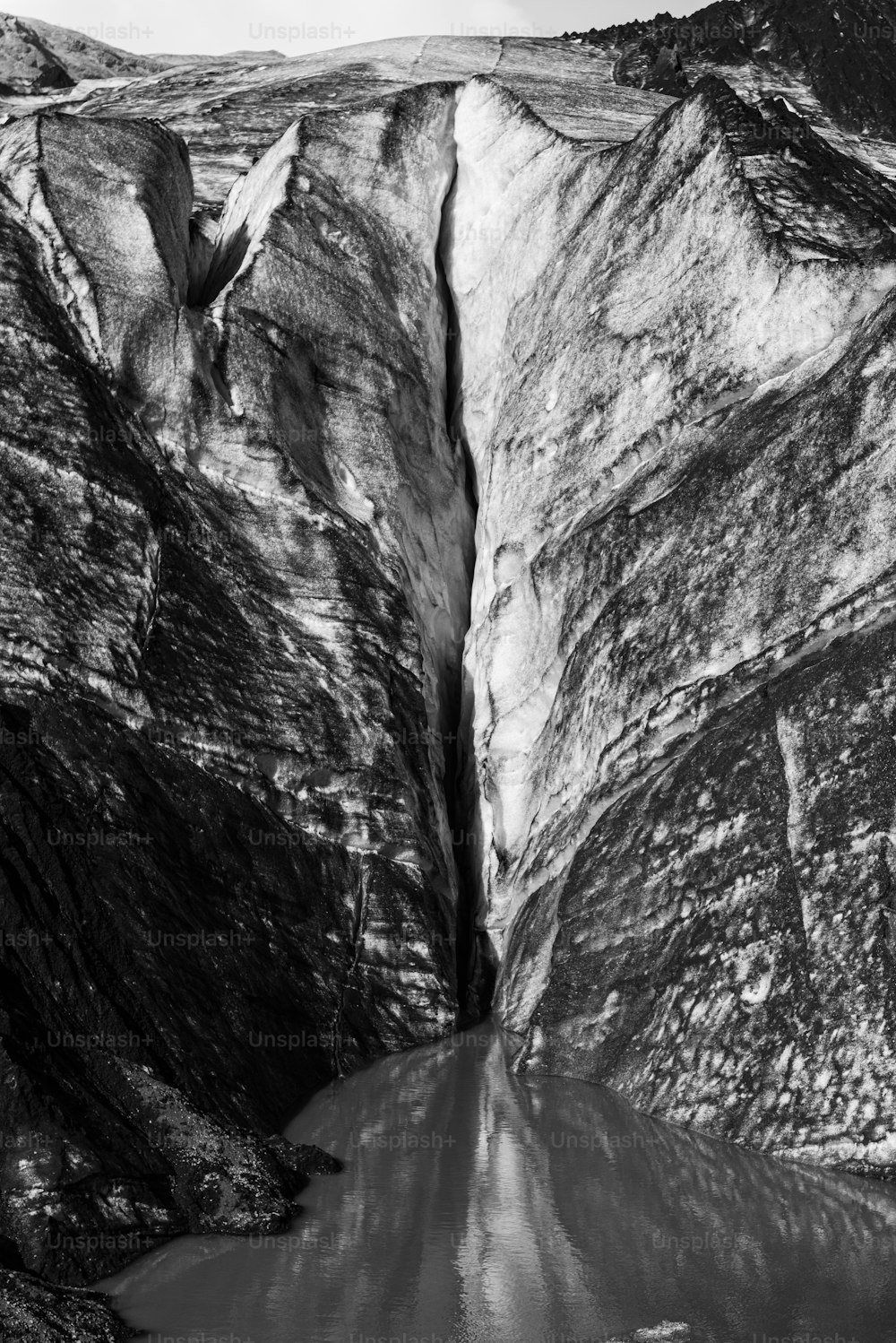 a river running through a canyon