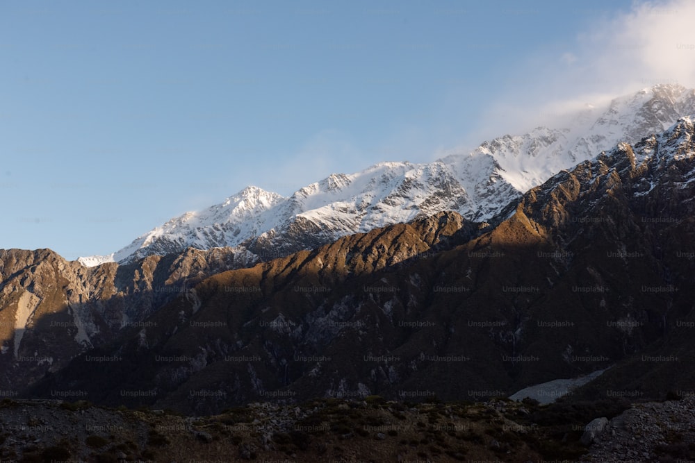 a snowy mountain range