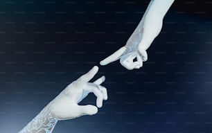 un par de manos sosteniendo un objeto blanco