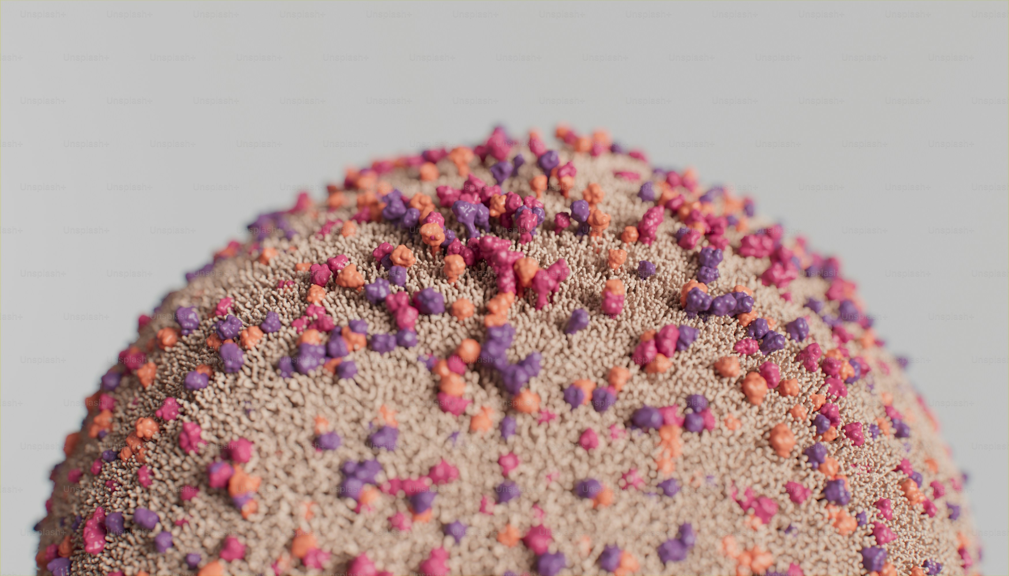 una pila di piccoli oggetti viola