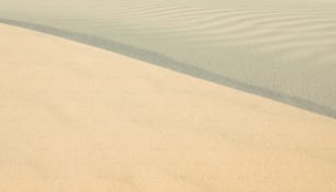 eine große flache Sandfläche