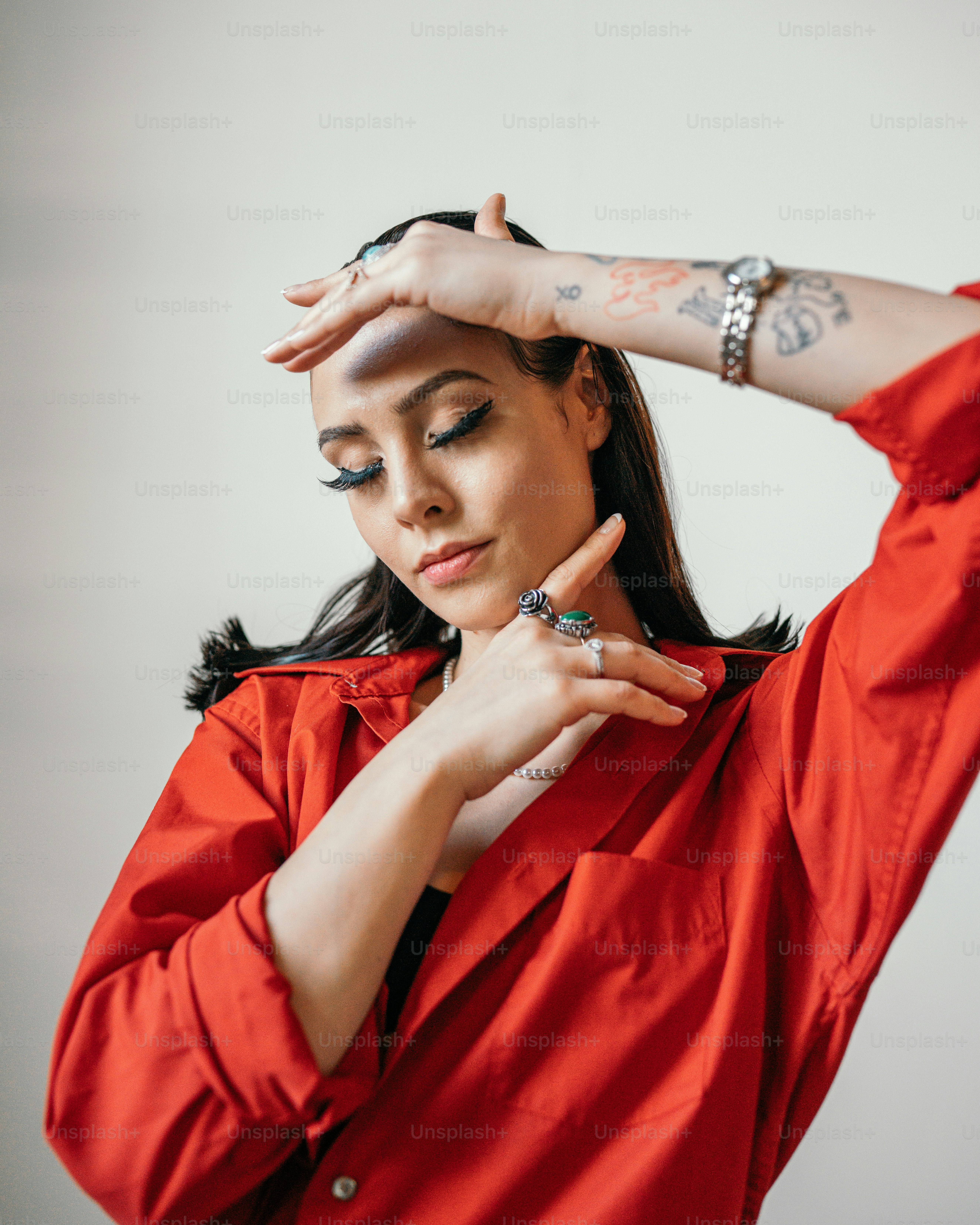 a person with the hands on the head