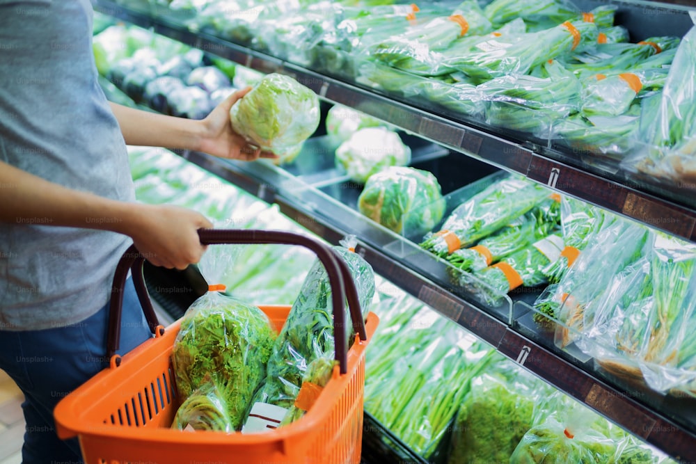 Asian women were shopping in supermarkets