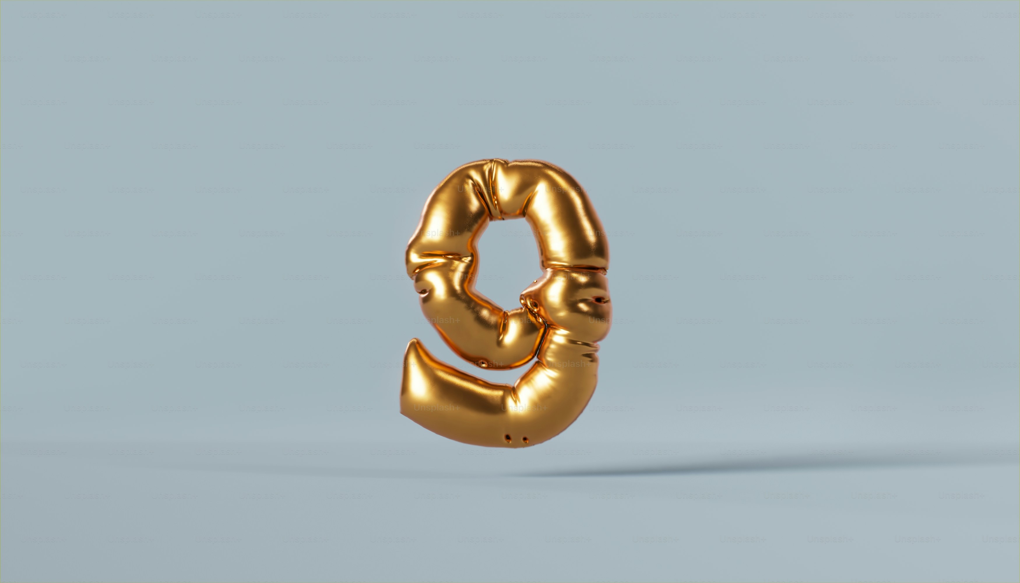 Una estatua de oro de un león
