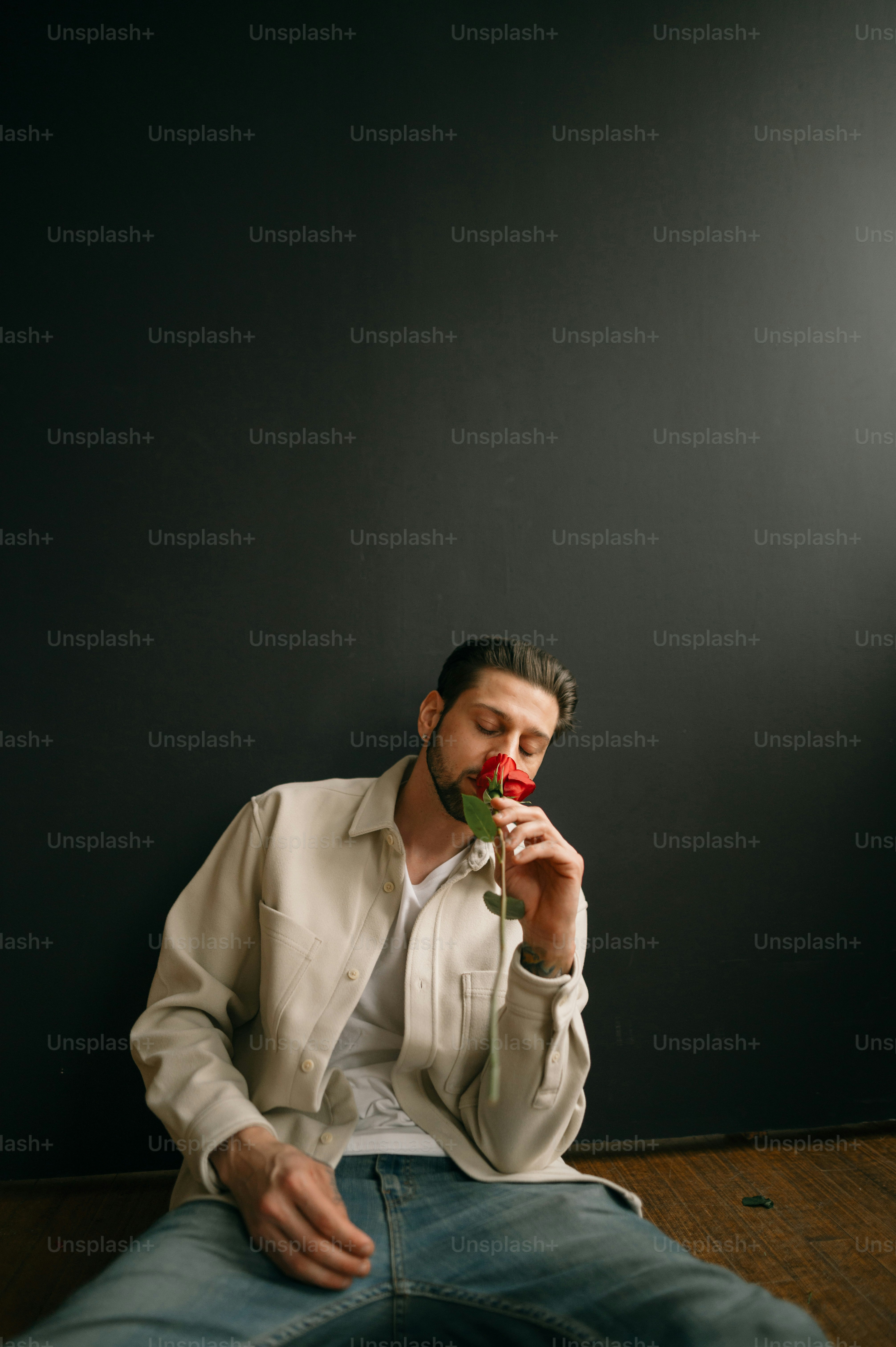 A man holding a red heart photo – Flower Image on Unsplash