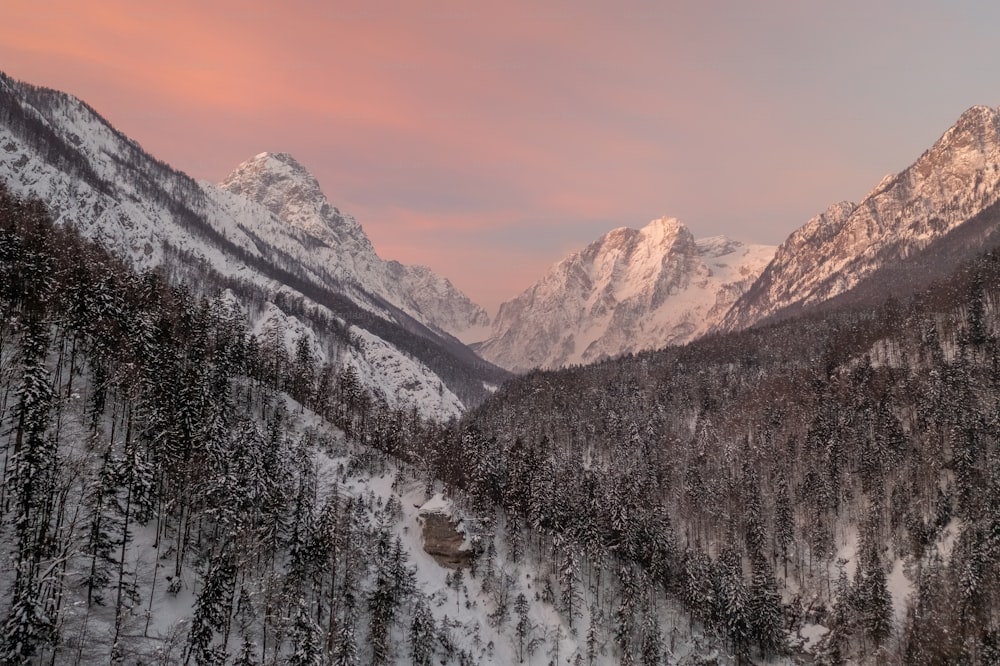 a snowy mountain range