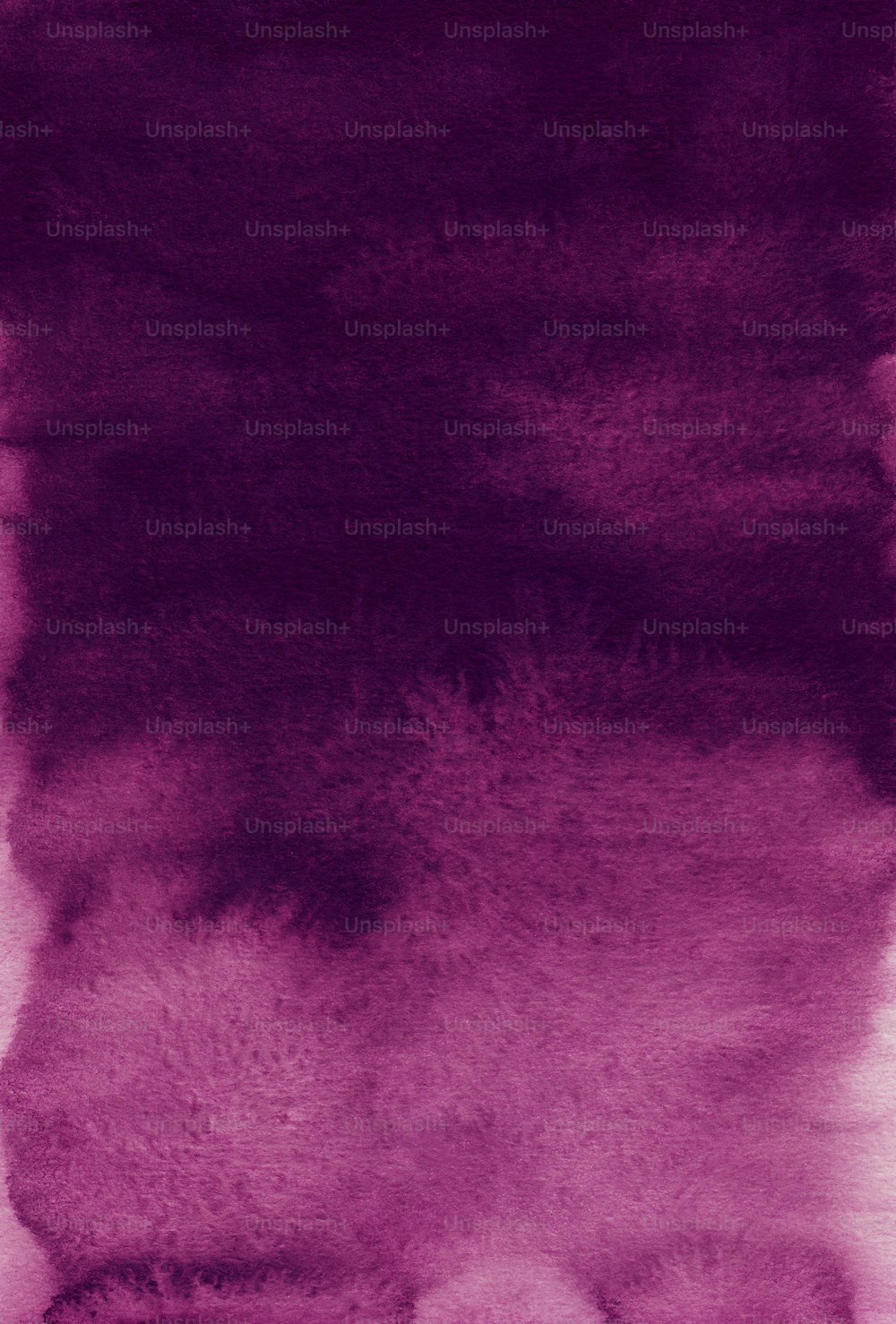 un tapis violet avec un fond blanc