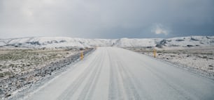 Un camino en la nieve