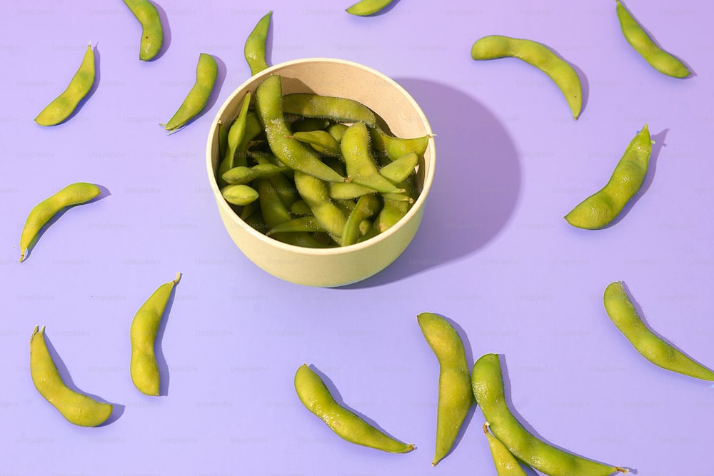 a bowl of green beans